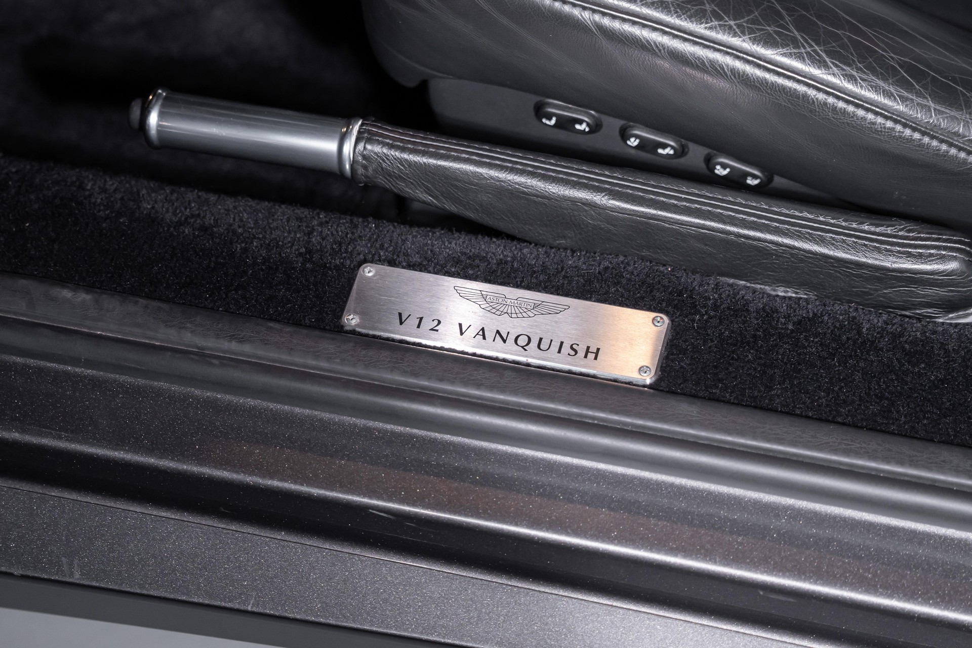 ASTON MARTIN Vanquish 6.0 V12-image-17