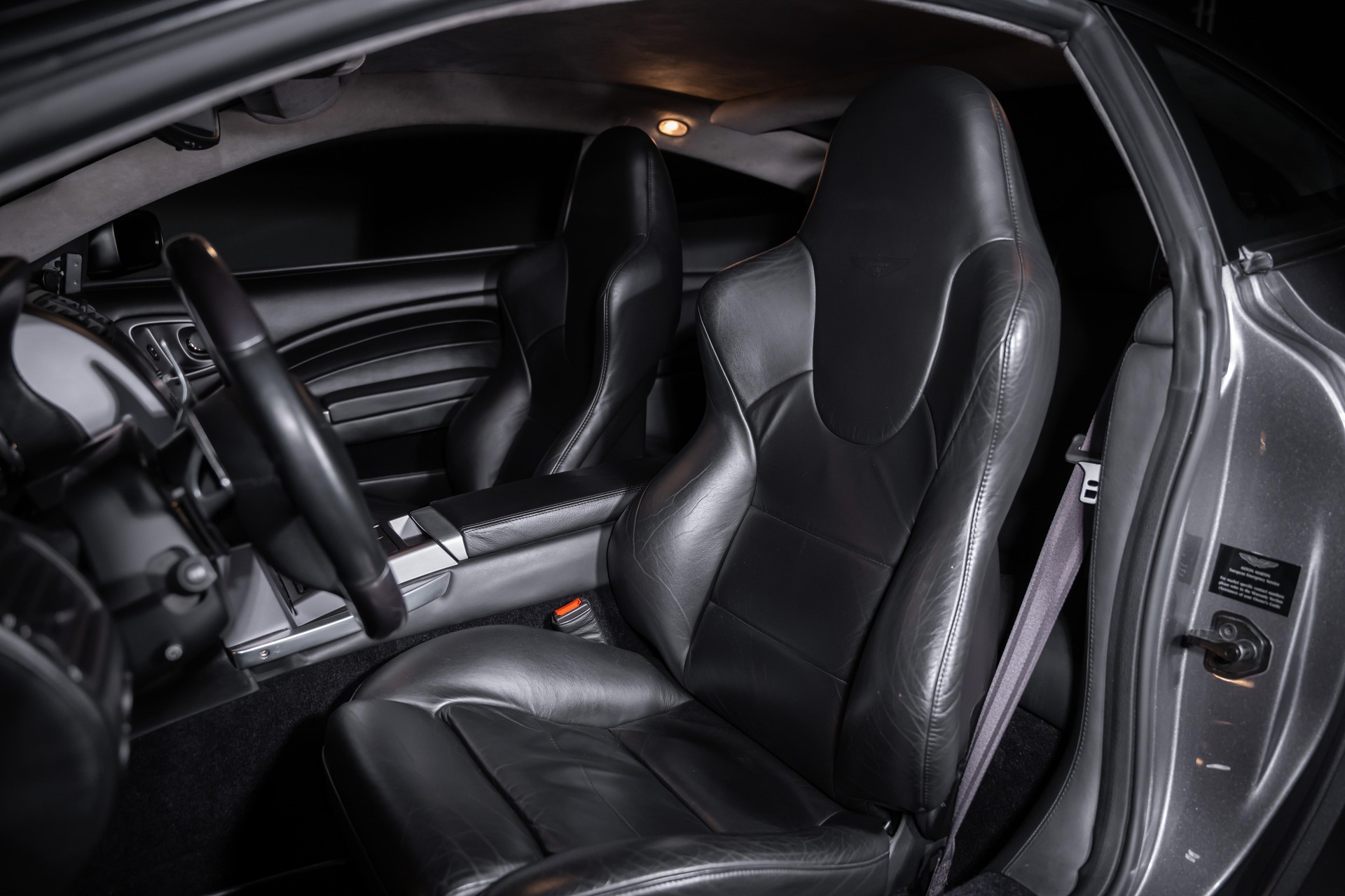 ASTON MARTIN Vanquish 6.0 V12-image-15