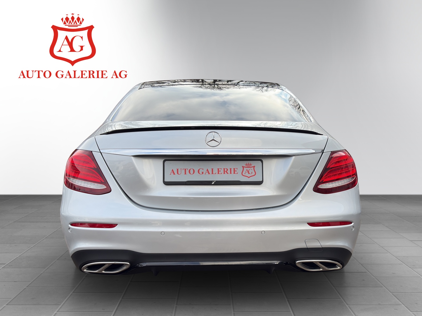MERCEDES-BENZ E 220 d AMG Line 4Matic 9G-Tronic-showroom-element-3