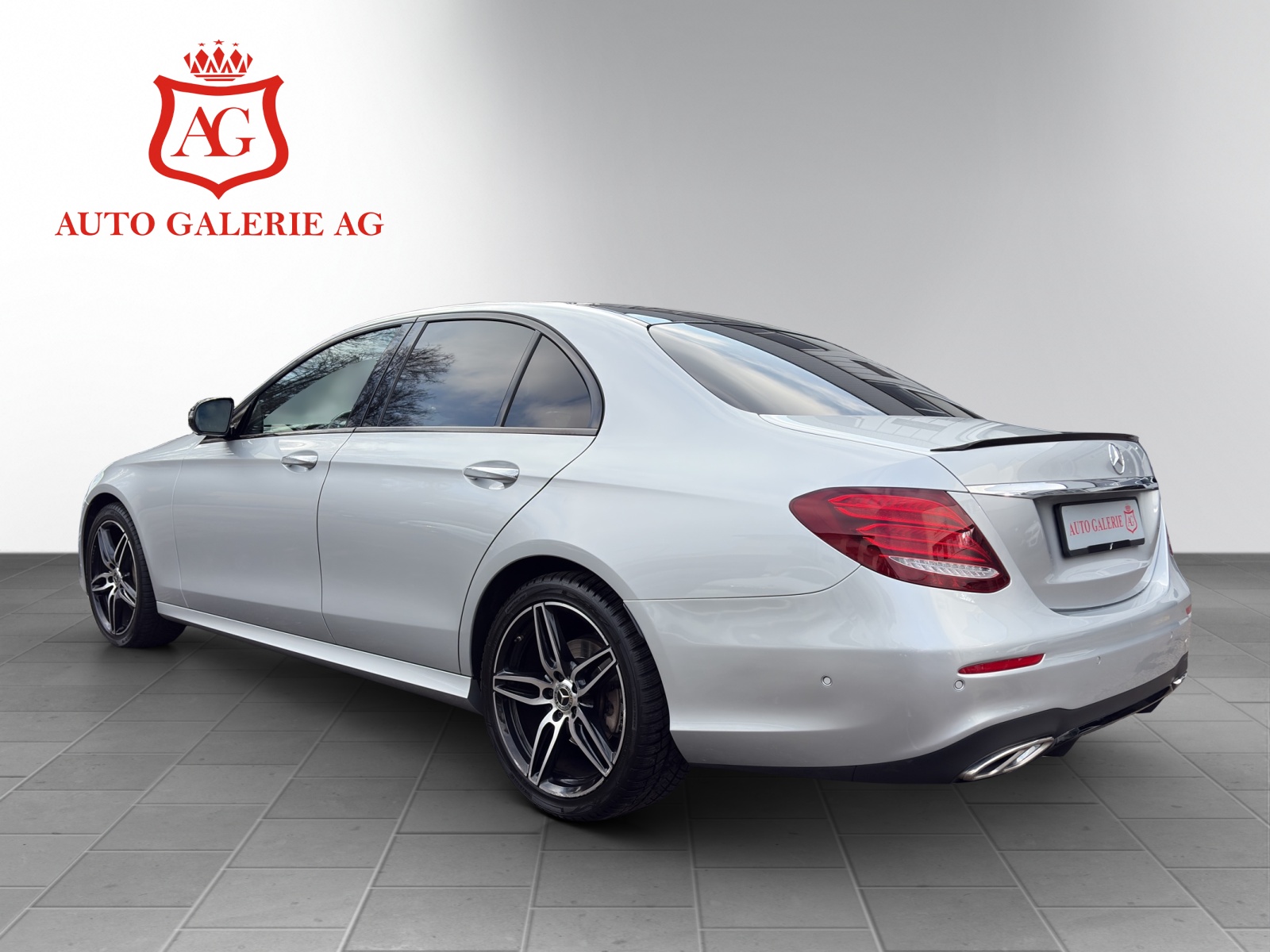 MERCEDES-BENZ E 220 d AMG Line 4Matic 9G-Tronic-showroom-element-2