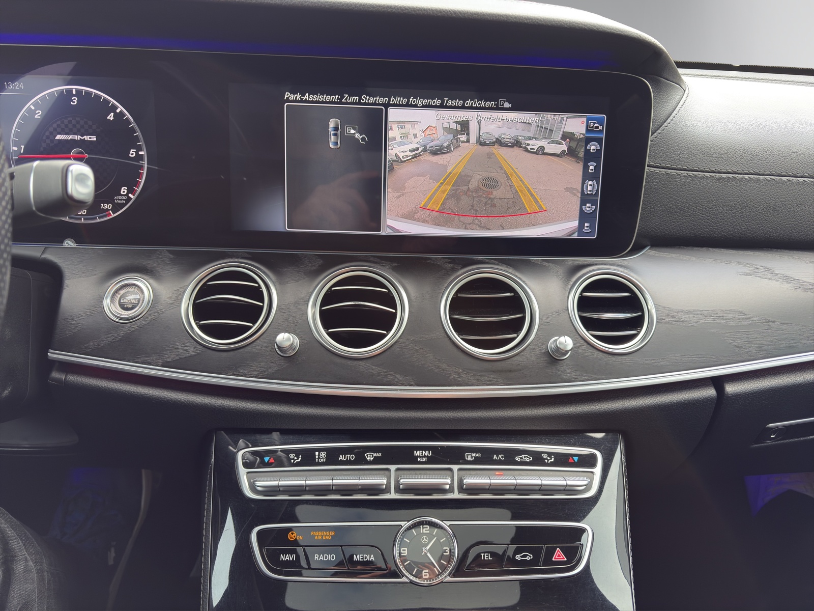 MERCEDES-BENZ E 220 d AMG Line 4Matic 9G-Tronic-image-14