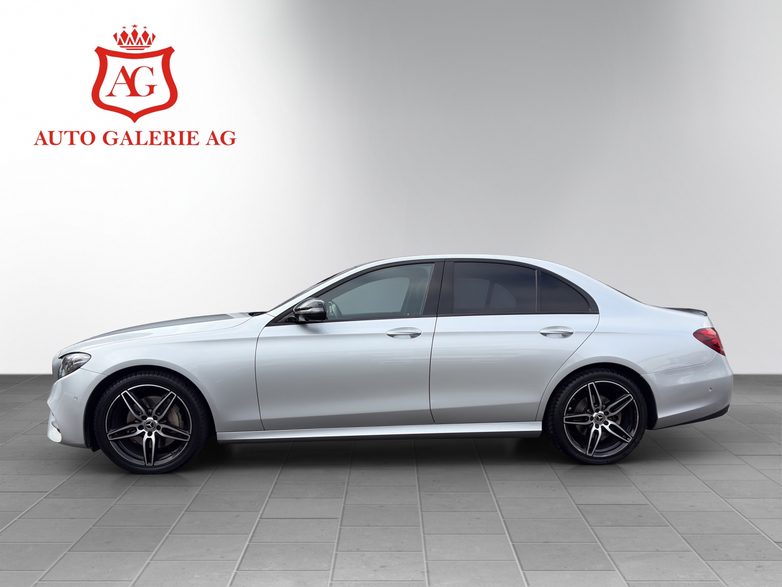 MERCEDES-BENZ E 220 d AMG Line 4Matic 9G-Tronic-showroom-element-1