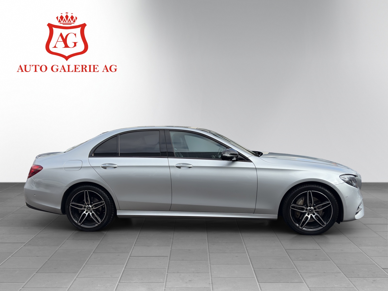 MERCEDES-BENZ E 220 d AMG Line 4Matic 9G-Tronic-image-5