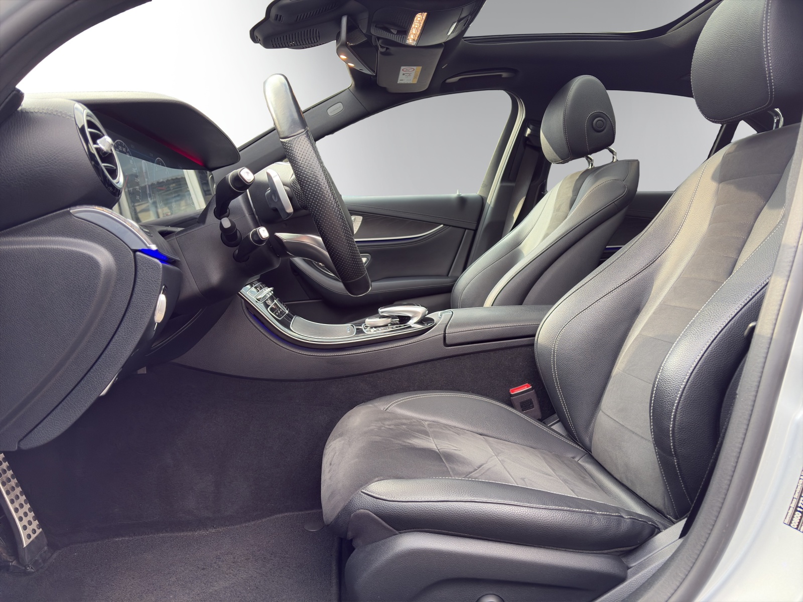 MERCEDES-BENZ E 220 d AMG Line 4Matic 9G-Tronic-image-8