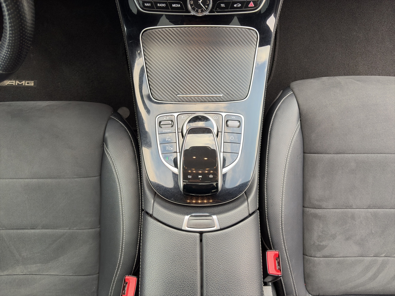 MERCEDES-BENZ E 220 d AMG Line 4Matic 9G-Tronic-image-15