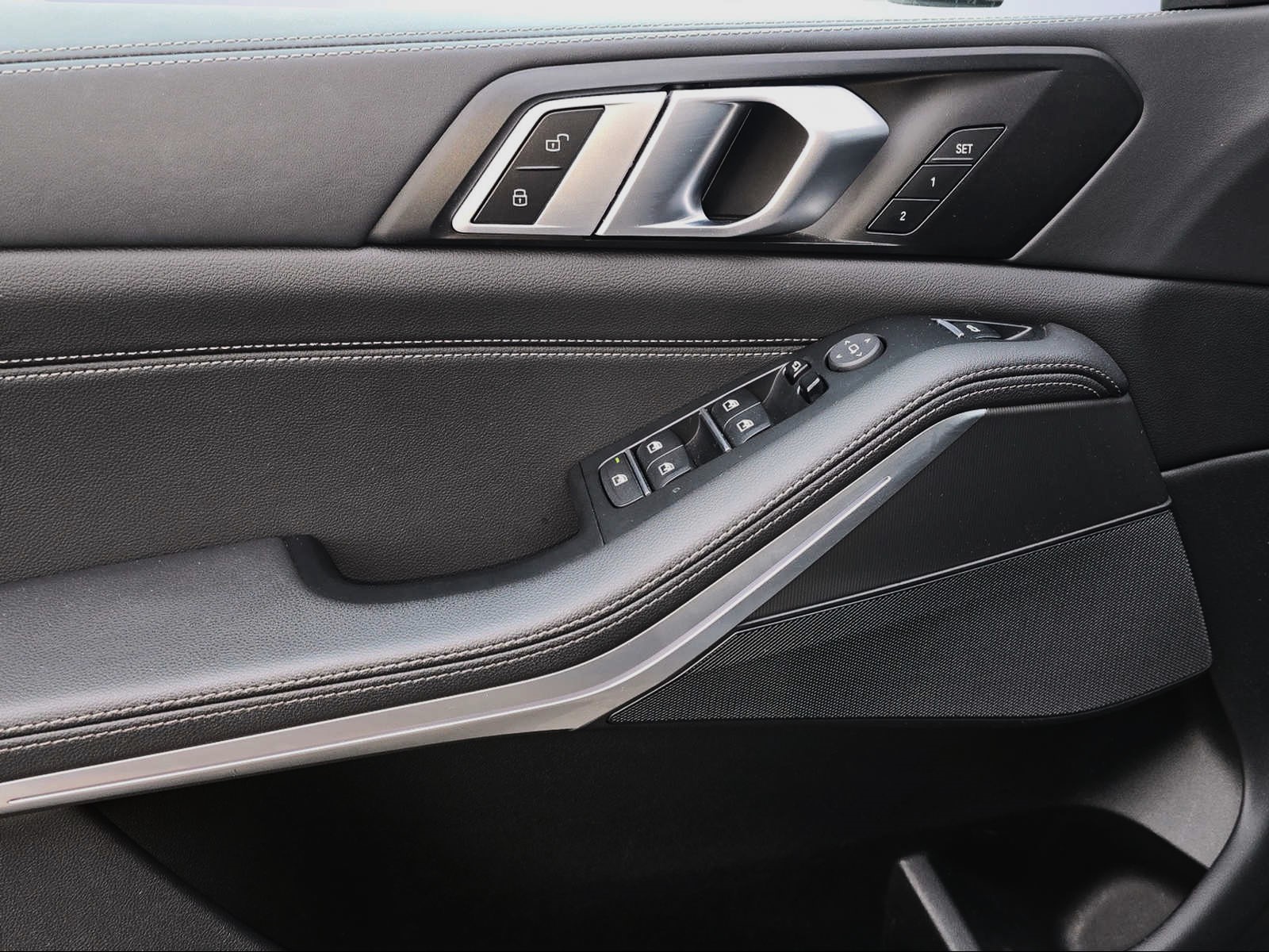 BMW X5 xDrive M50i Steptronic-image-14