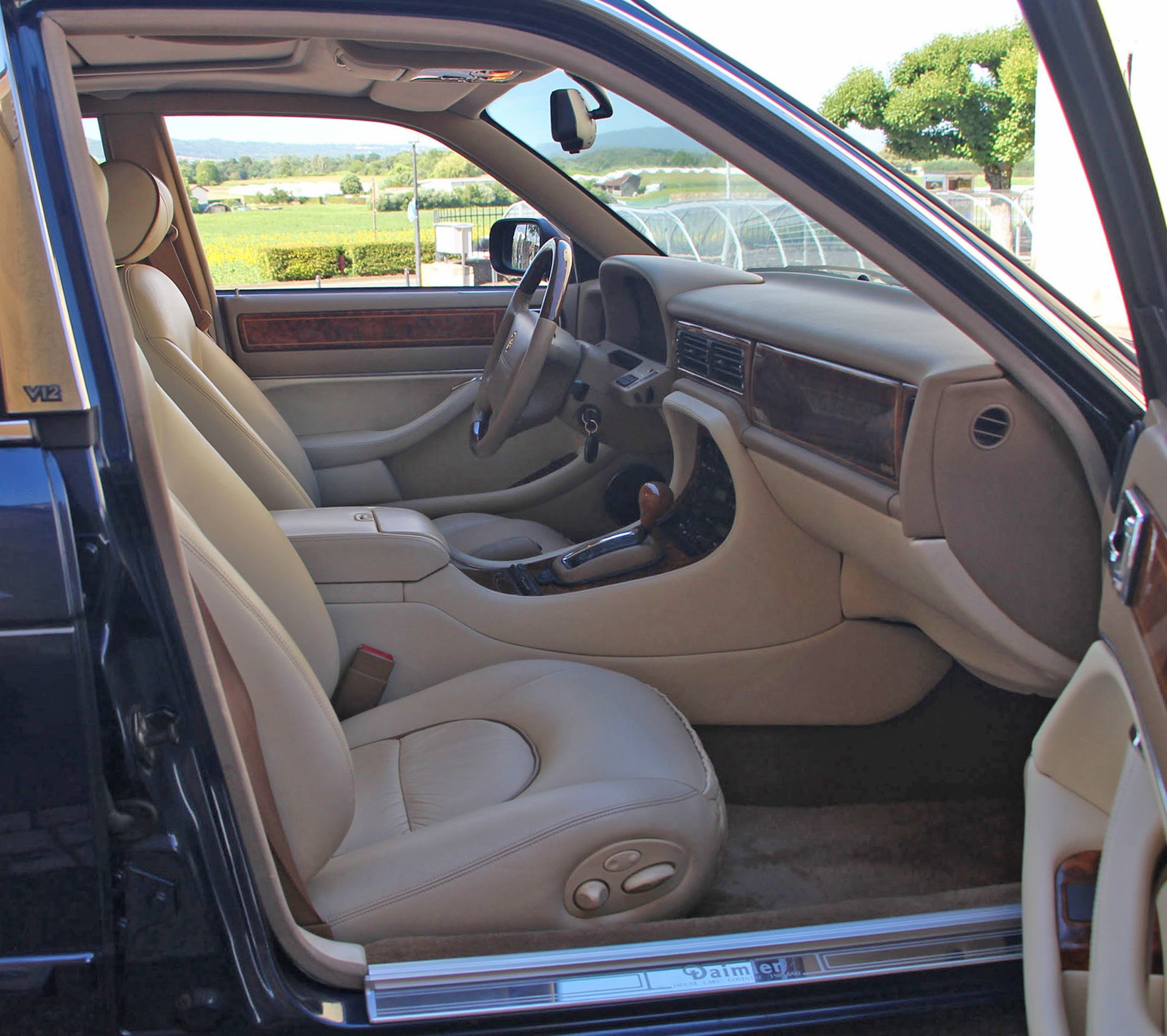 DAIMLER 6.0 Double Six-image-10