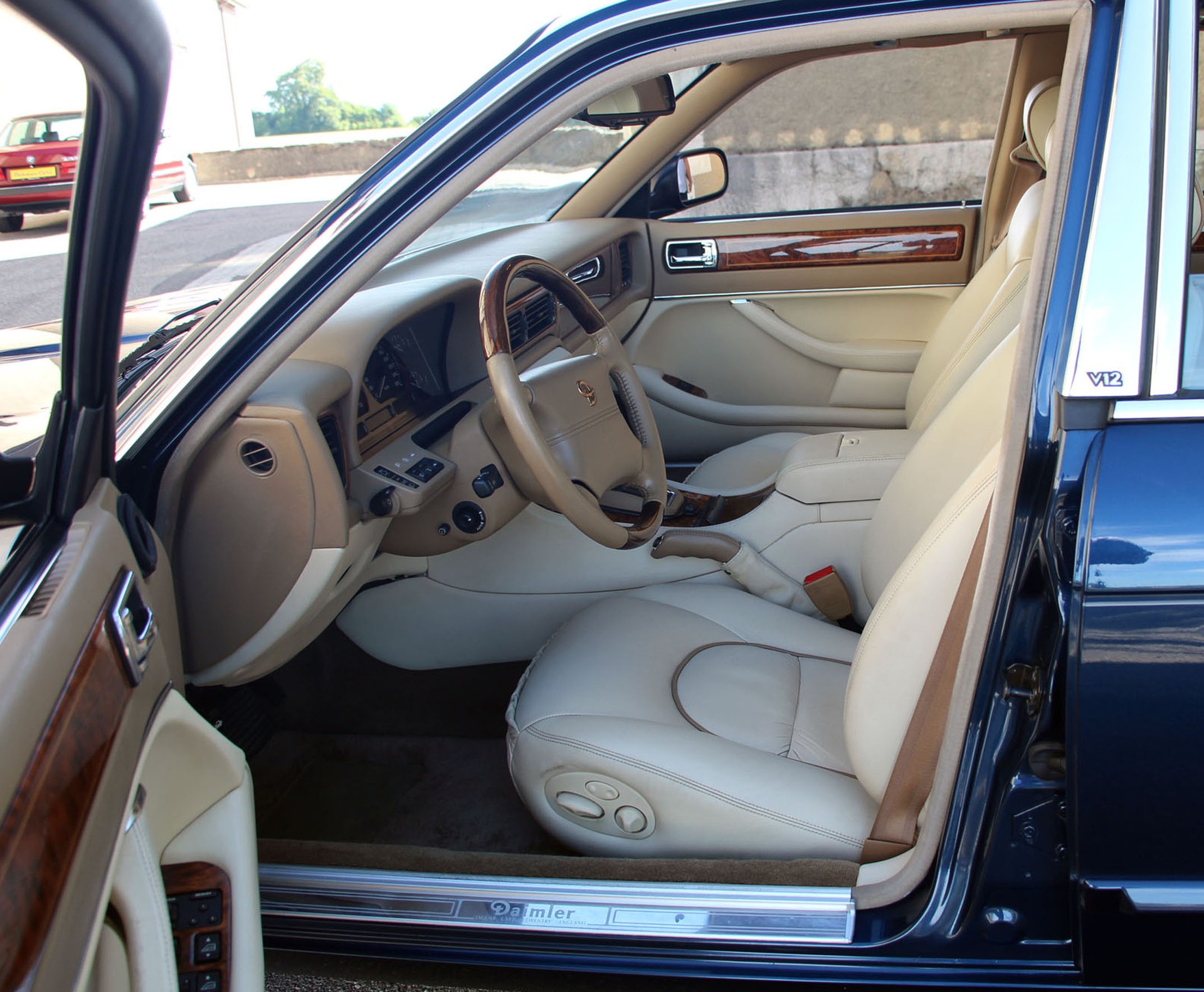 DAIMLER 6.0 Double Six-image-7