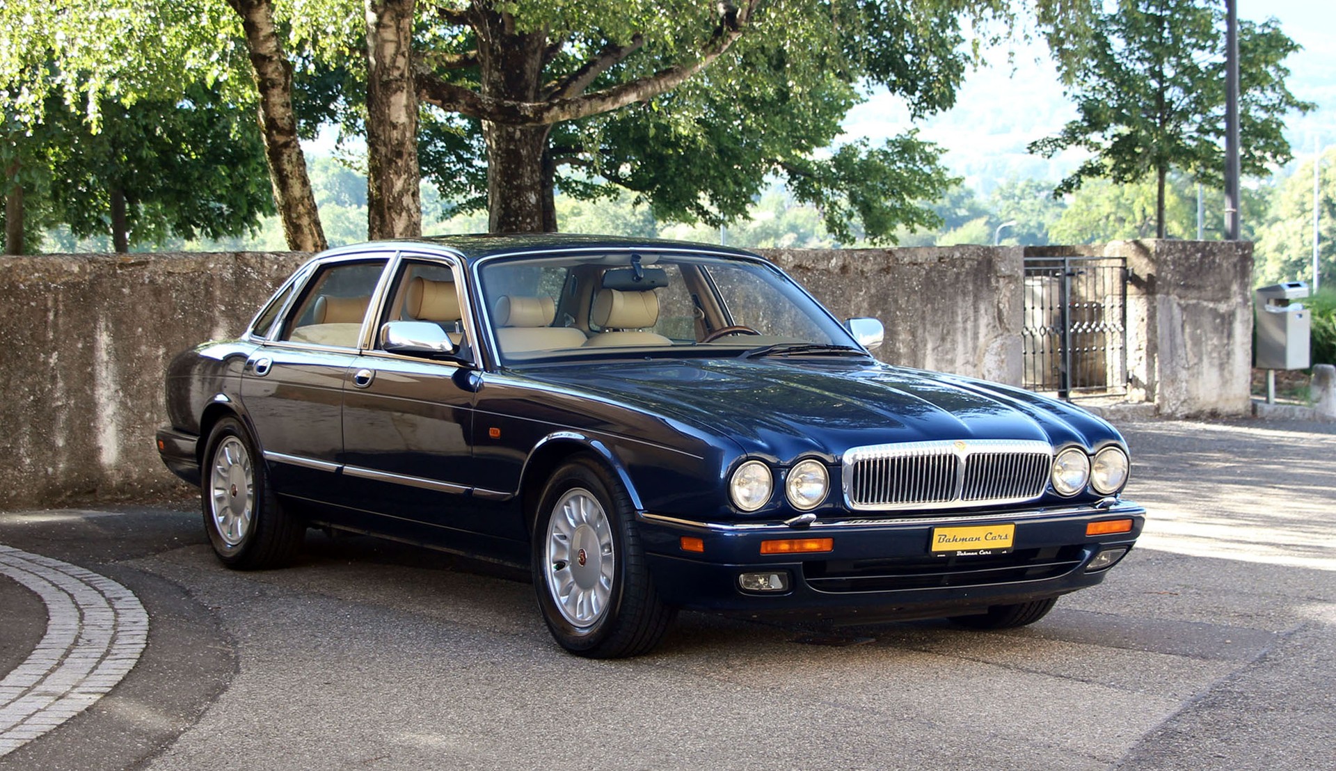 DAIMLER 6.0 Double Six