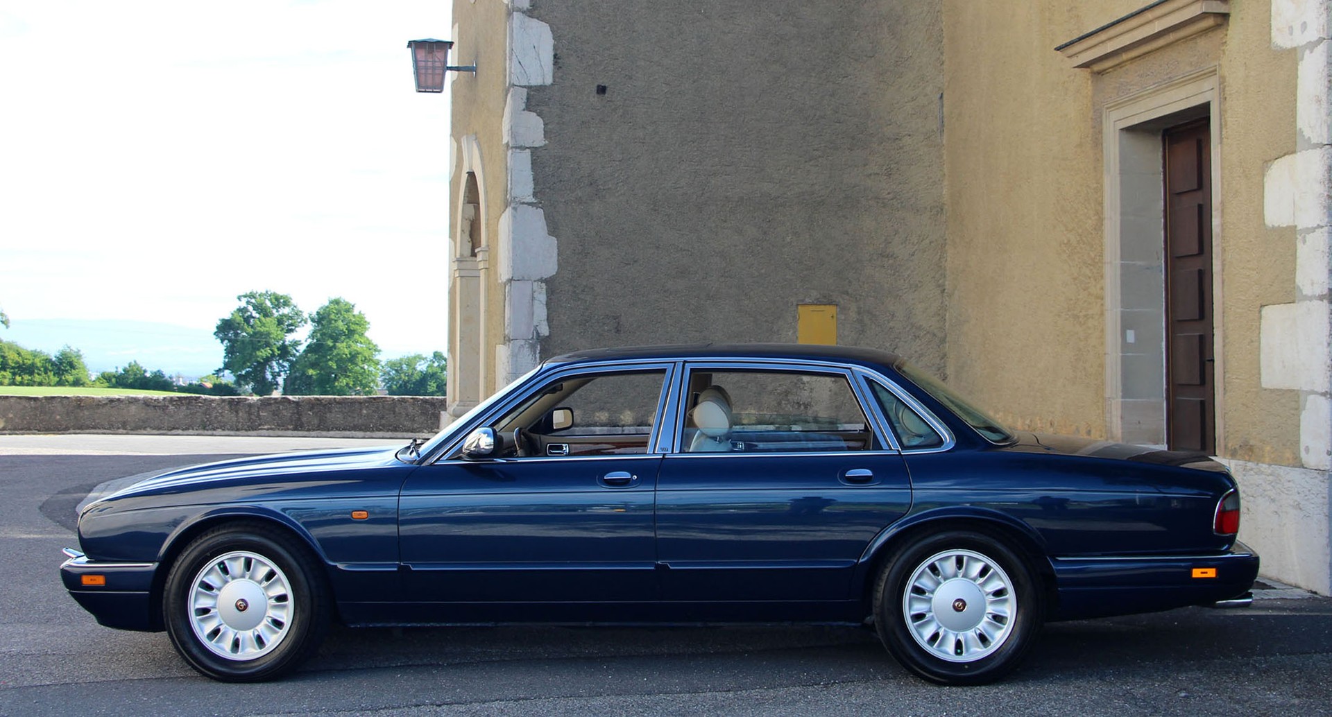 DAIMLER 6.0 Double Six-image-21