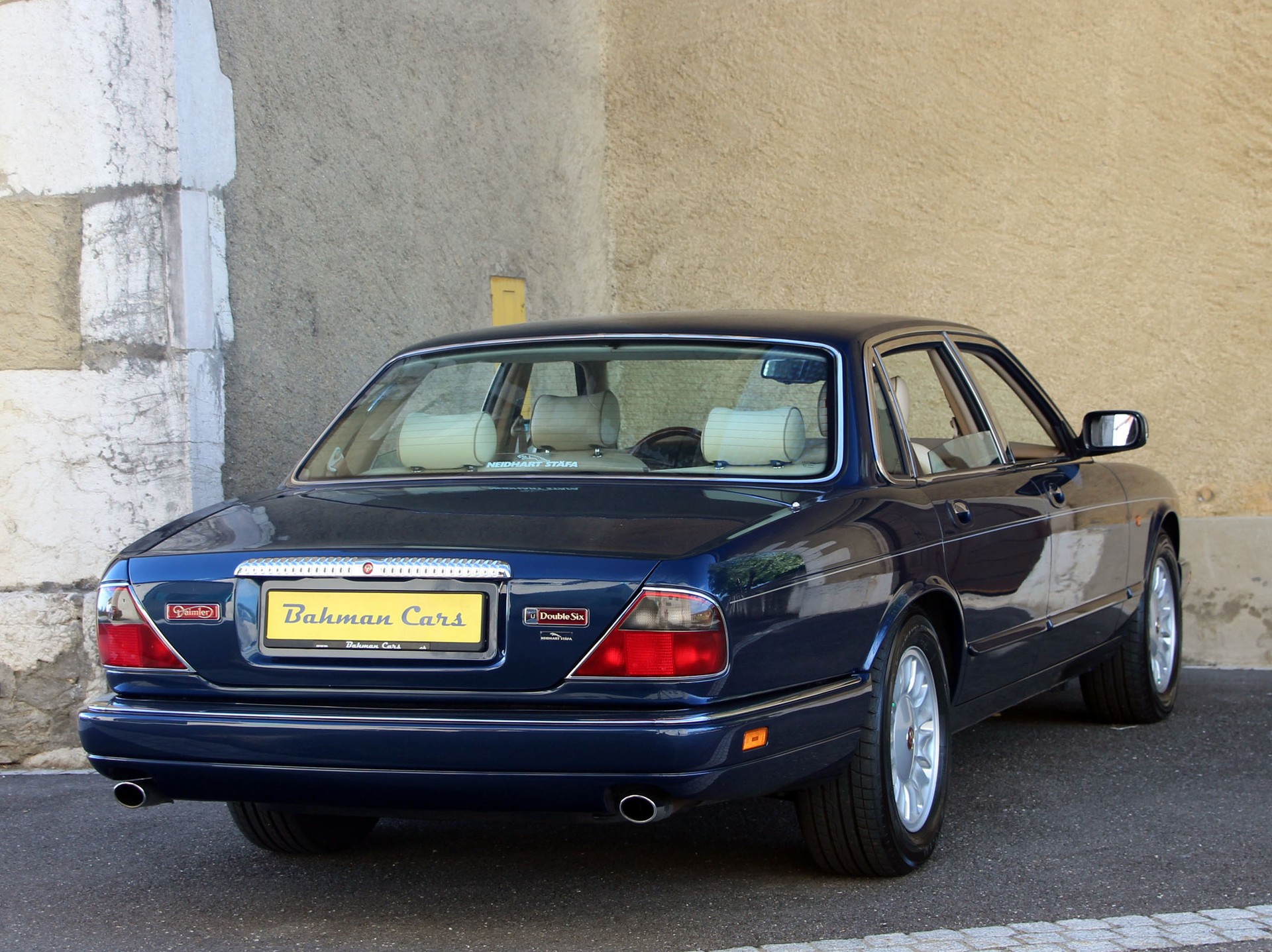 DAIMLER 6.0 Double Six-showroom-element-3