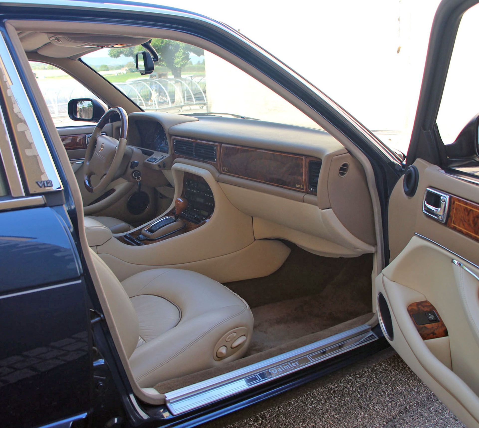 DAIMLER 6.0 Double Six-image-9
