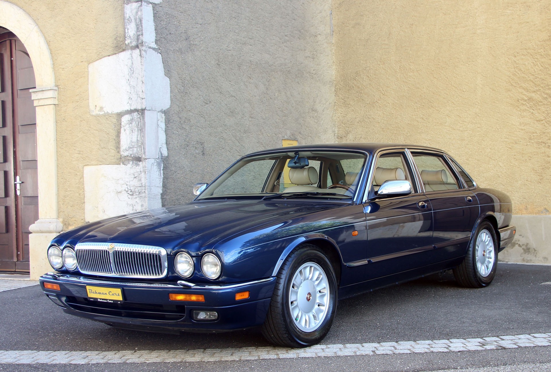 DAIMLER 6.0 Double Six-image-4