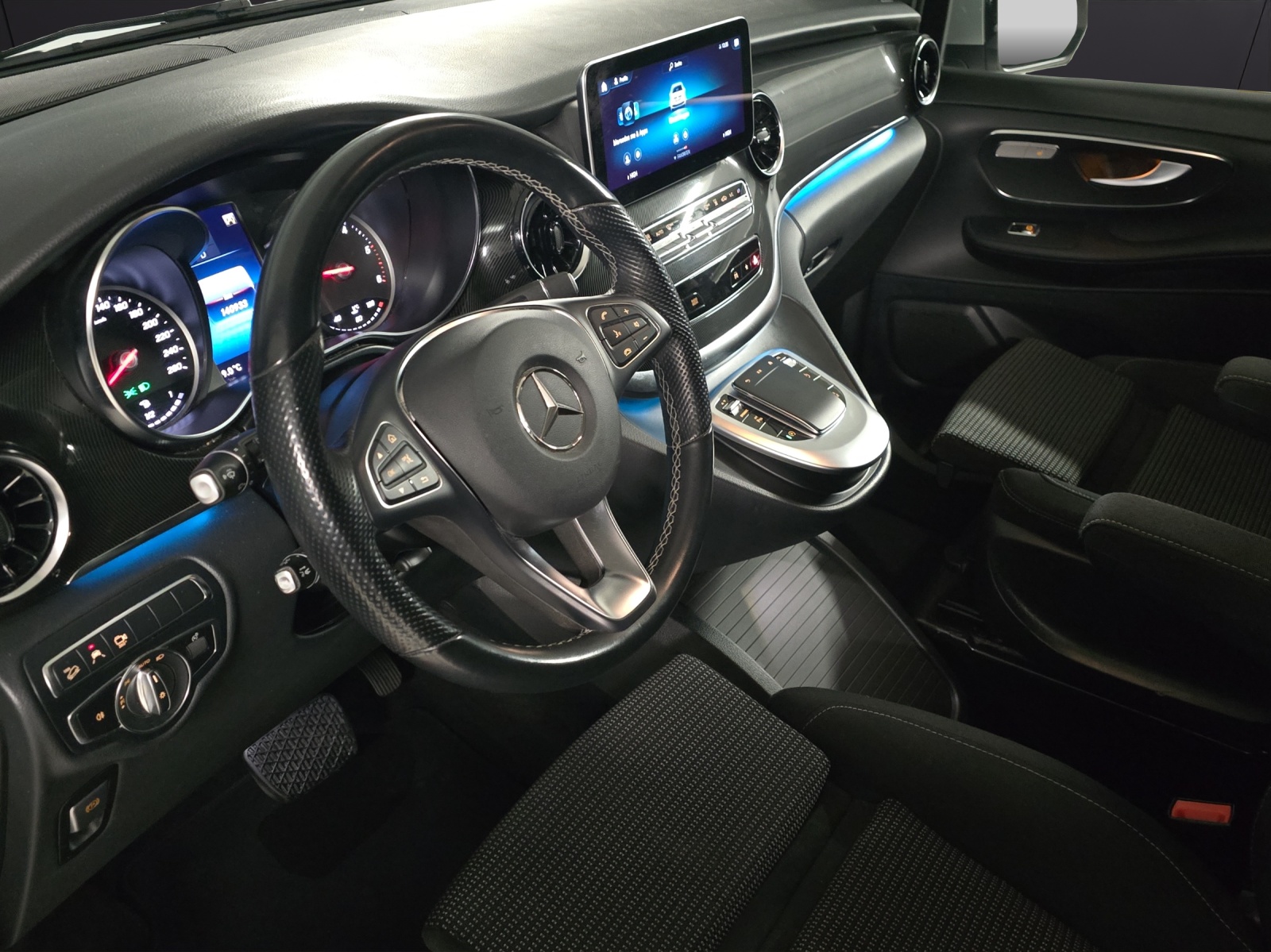MERCEDES-BENZ V 220 d Trend lang 9G-Tronic 4MATIC-image-9