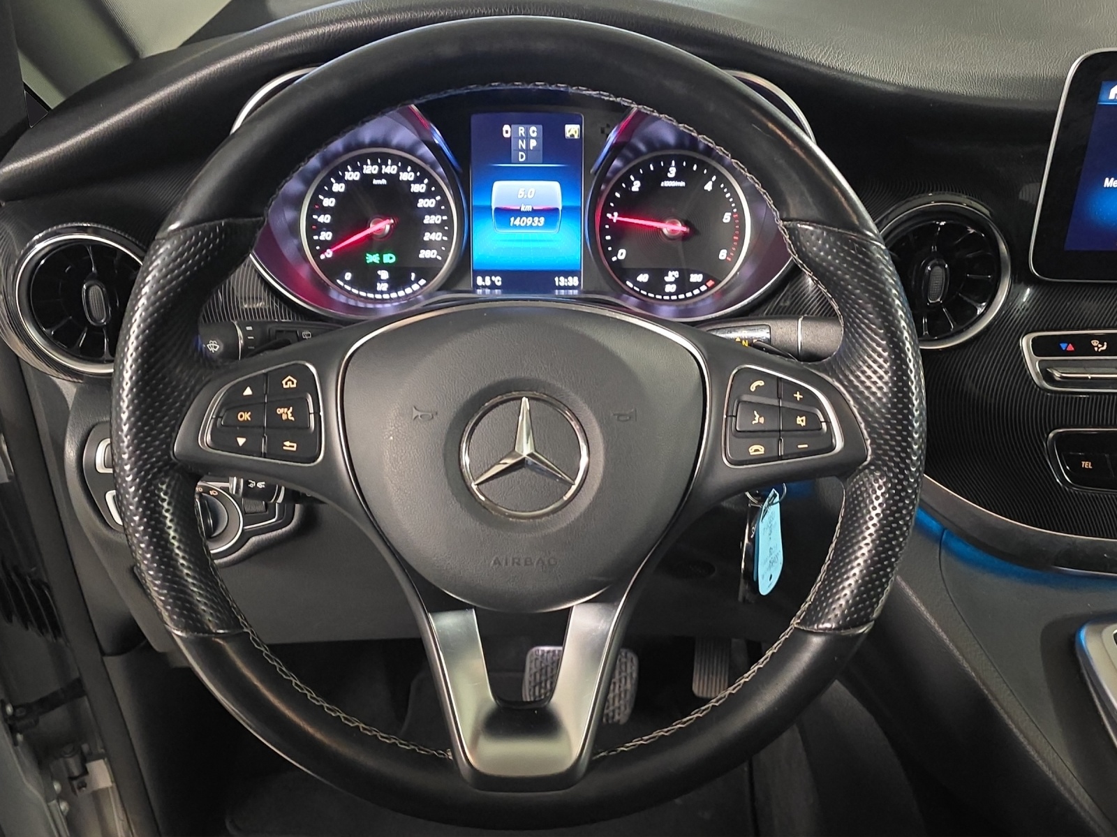 MERCEDES-BENZ V 220 d Trend lang 9G-Tronic 4MATIC-image-10