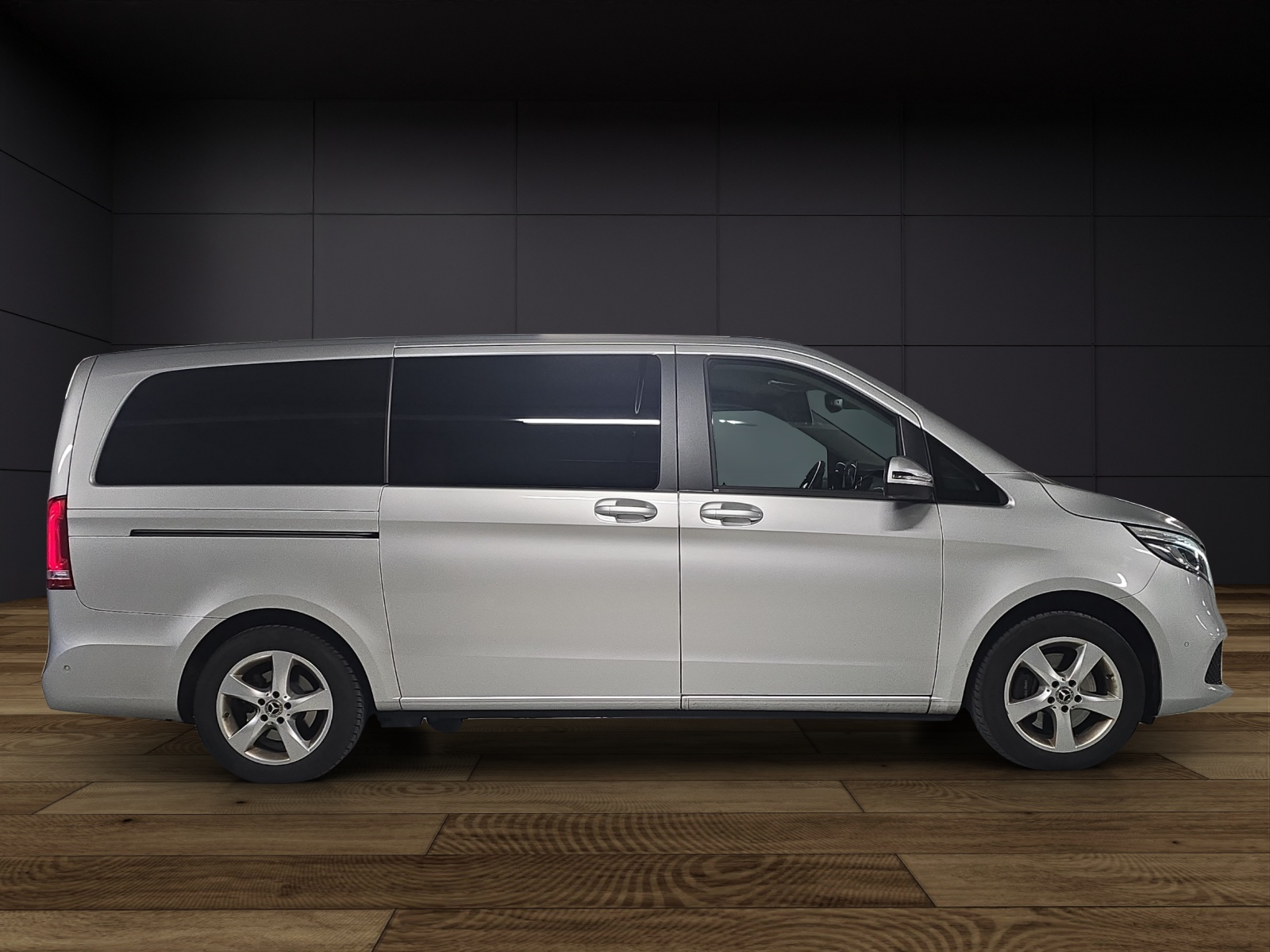 MERCEDES-BENZ V 220 d Trend lang 9G-Tronic 4MATIC-image-4