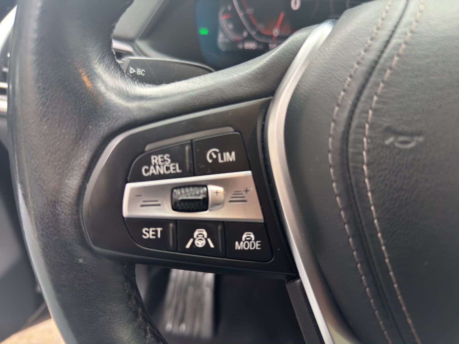 BMW X5 xDrive 48V 40d Steptronic-image-18