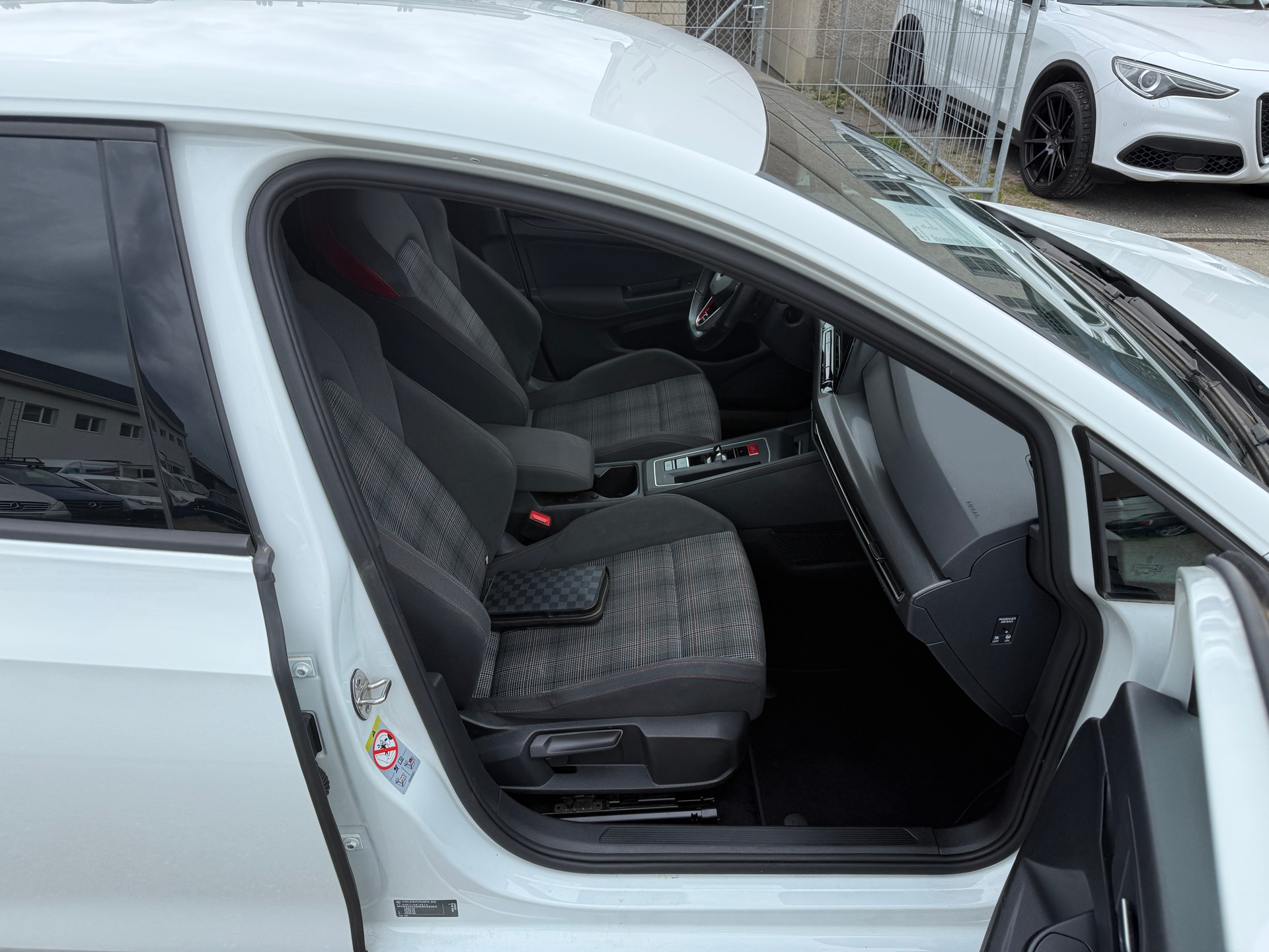 VW Golf 2.0 TSI GTI DSG-image-7