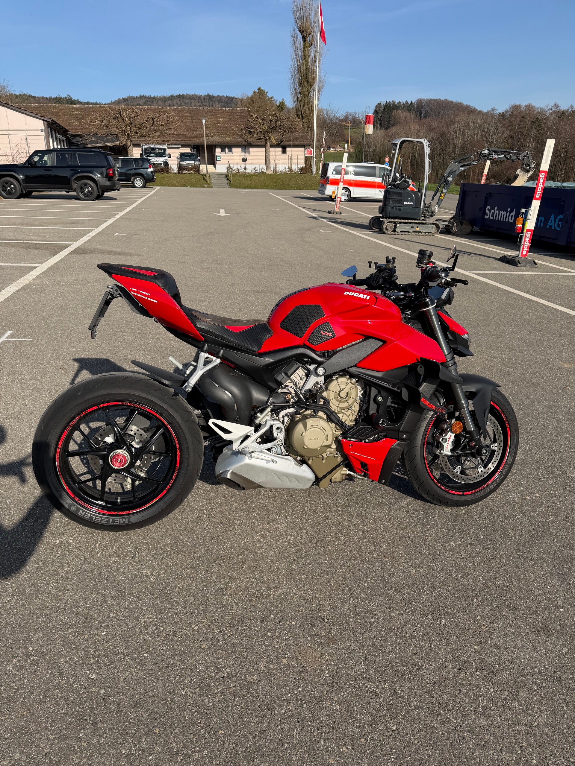DUCATI Streetfighter V4