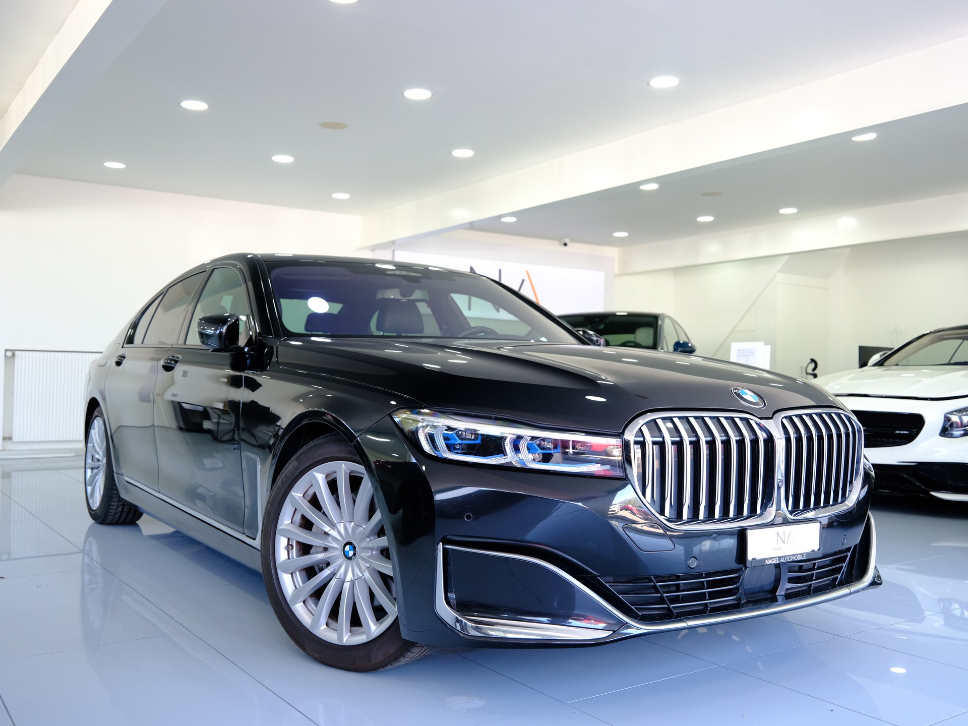 BMW 730d 48V Steptronic-showroom-element-1