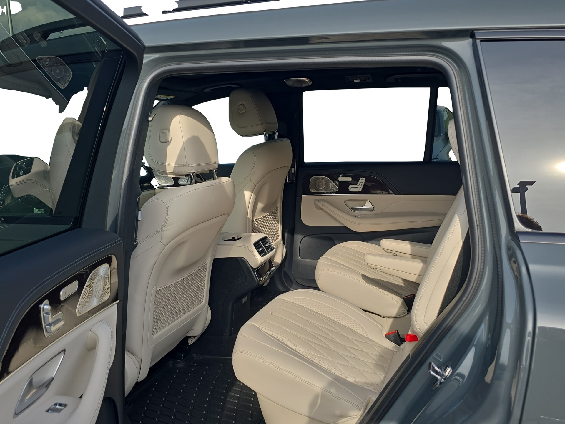 MERCEDES-BENZ GLS 63 AMG 4Matic + 9G-Tronic-image-8