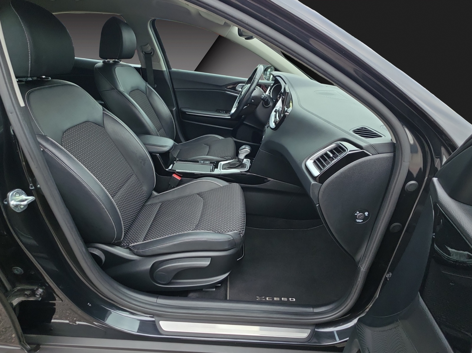 KIA XCeed 1.5 T-GDi Power DCT-image-16
