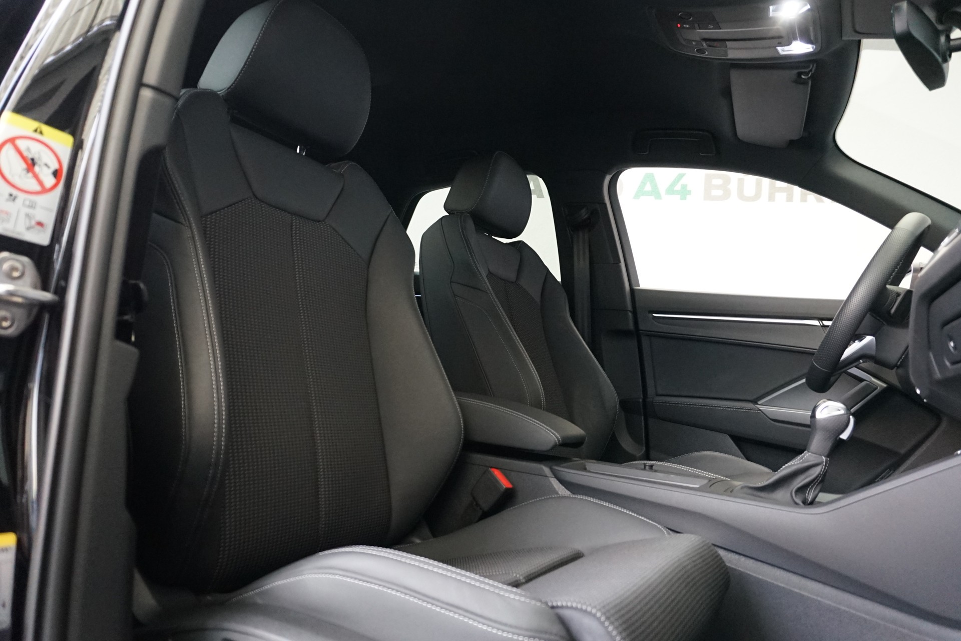 AUDI Q3 SB 35 TFSI Attraction 150PS DSG-Automat-image-23