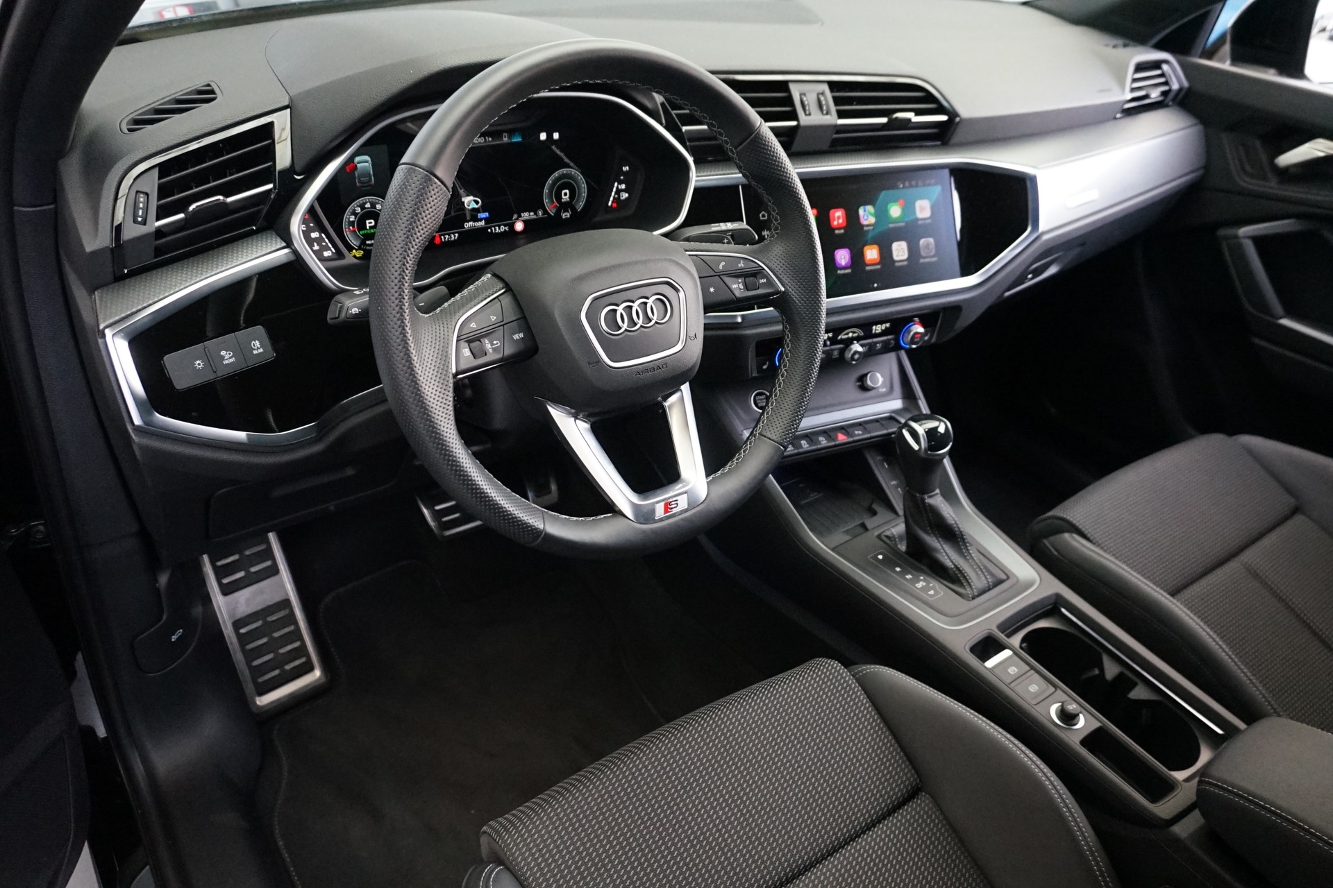 AUDI Q3 SB 35 TFSI Attraction 150PS DSG-Automat-image-17