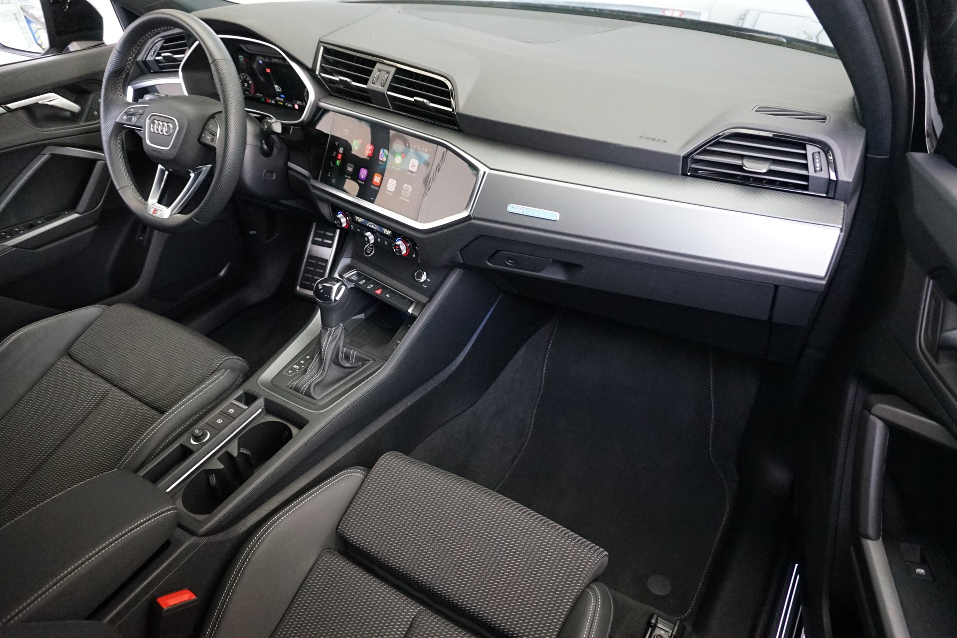 AUDI Q3 SB 35 TFSI Attraction 150PS DSG-Automat-image-18