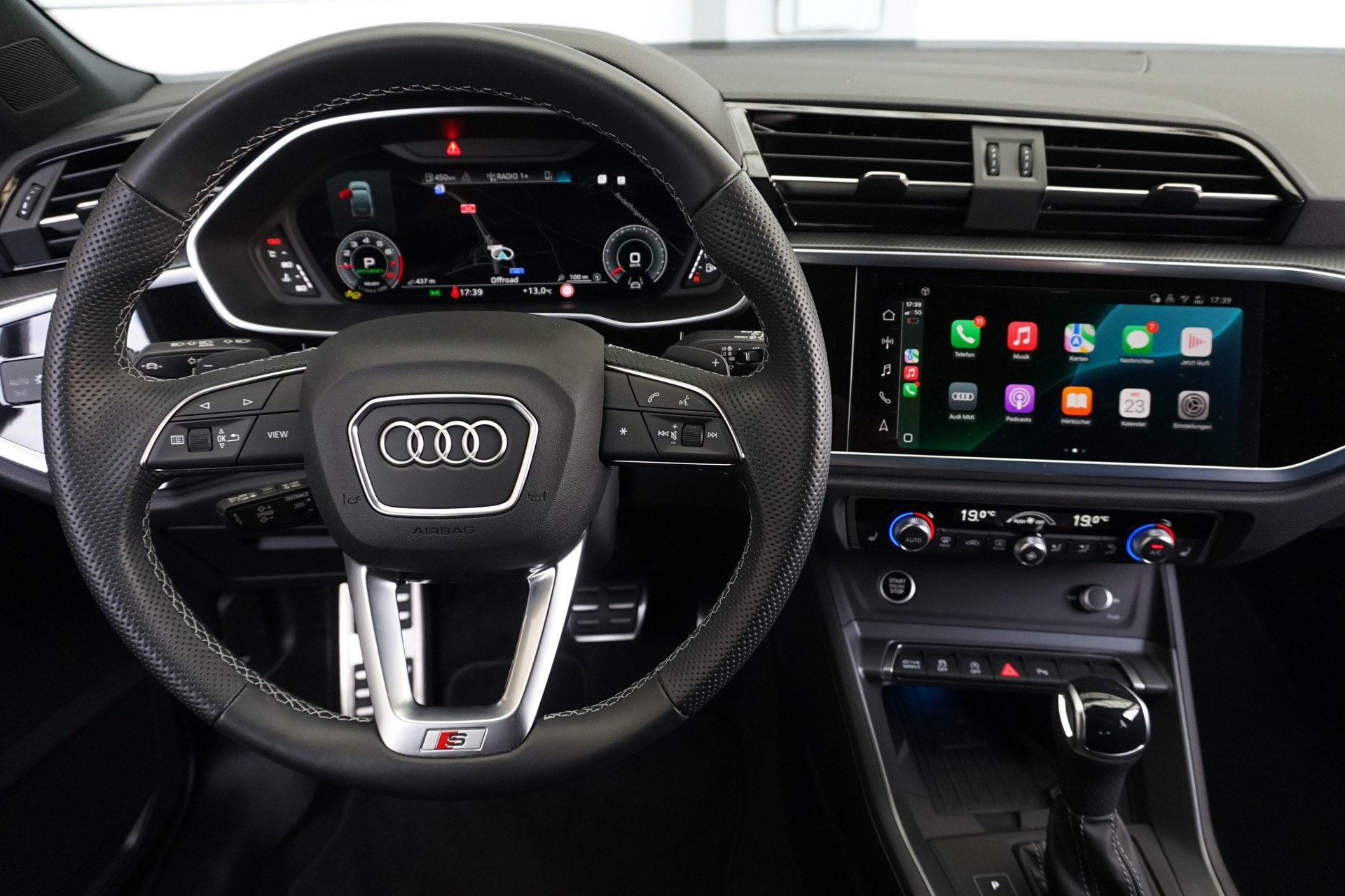 AUDI Q3 SB 35 TFSI Attraction 150PS DSG-Automat-image-19