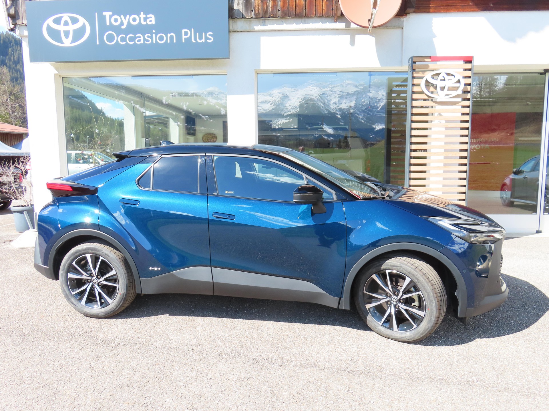 TOYOTA C-HR 2.0 HEV Trend 4x4-showroom-element-3