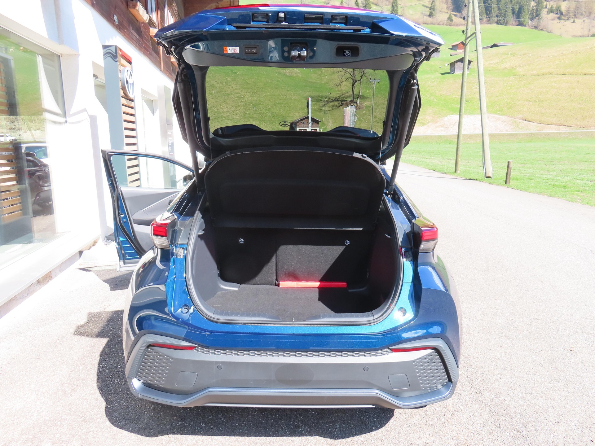 TOYOTA C-HR 2.0 HEV Trend 4x4-image-7