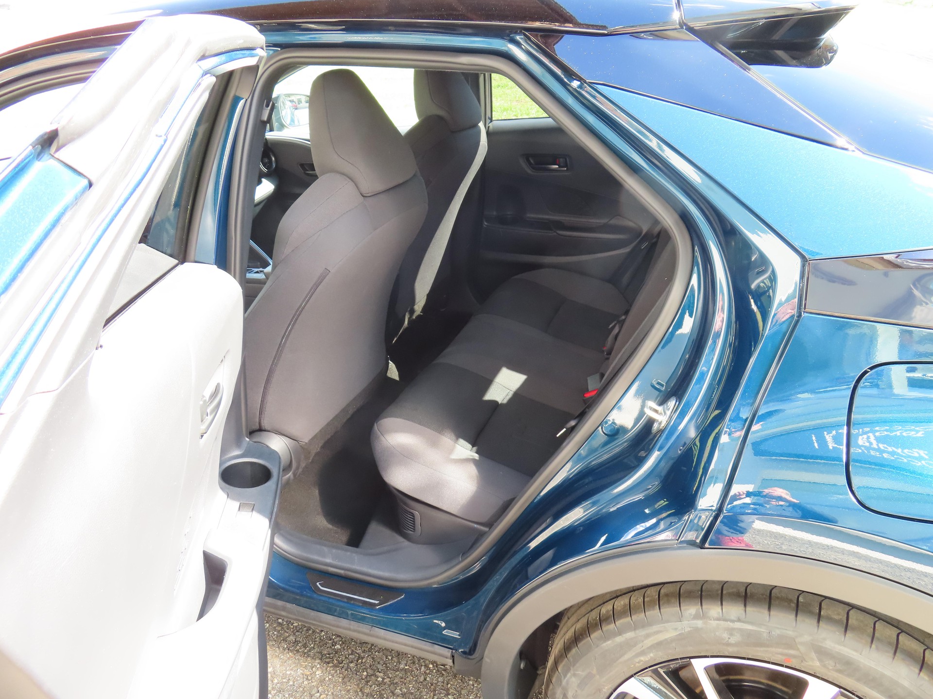 TOYOTA C-HR 2.0 HEV Trend 4x4-image-6