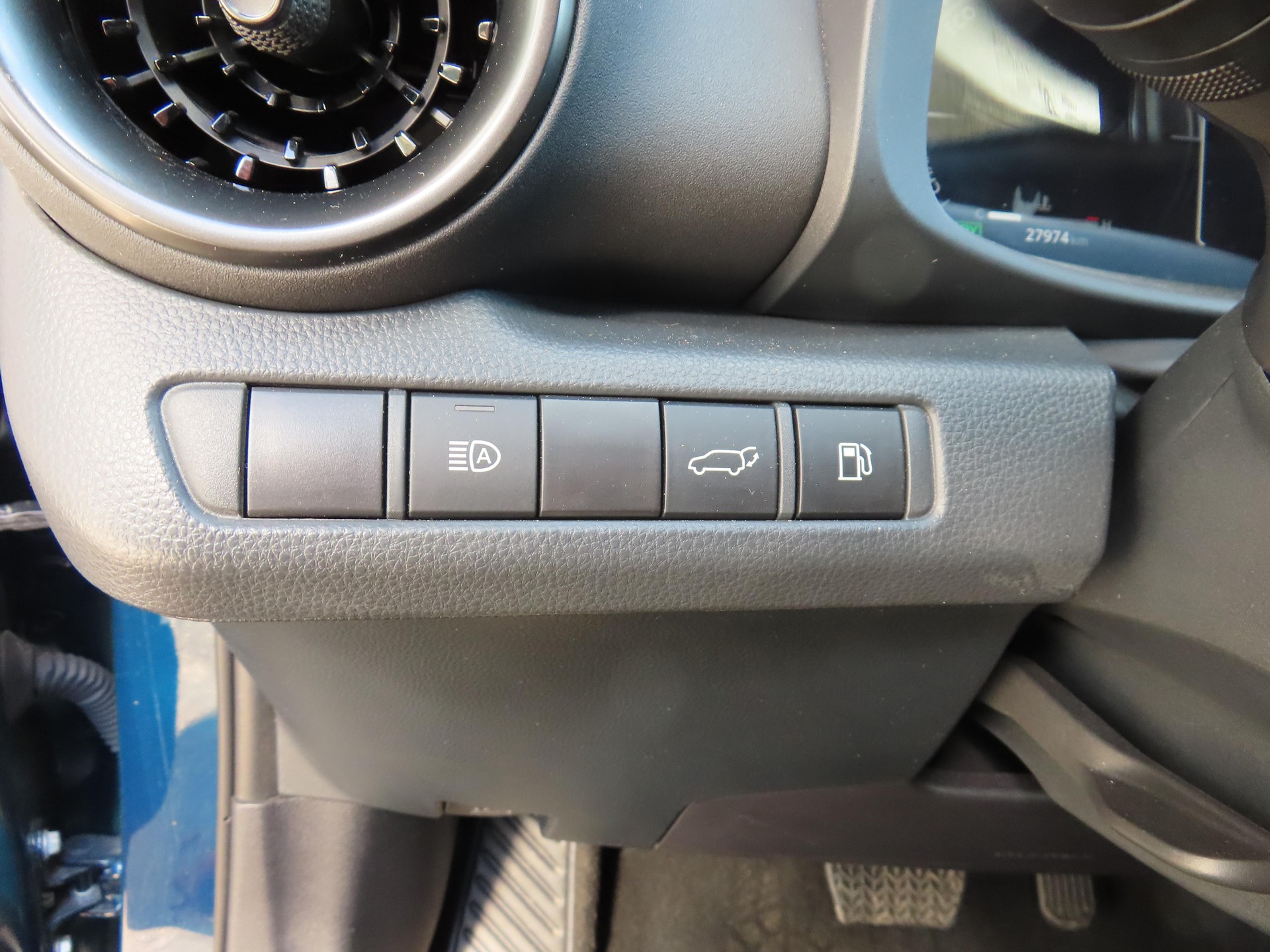 TOYOTA C-HR 2.0 HEV Trend 4x4-image-15