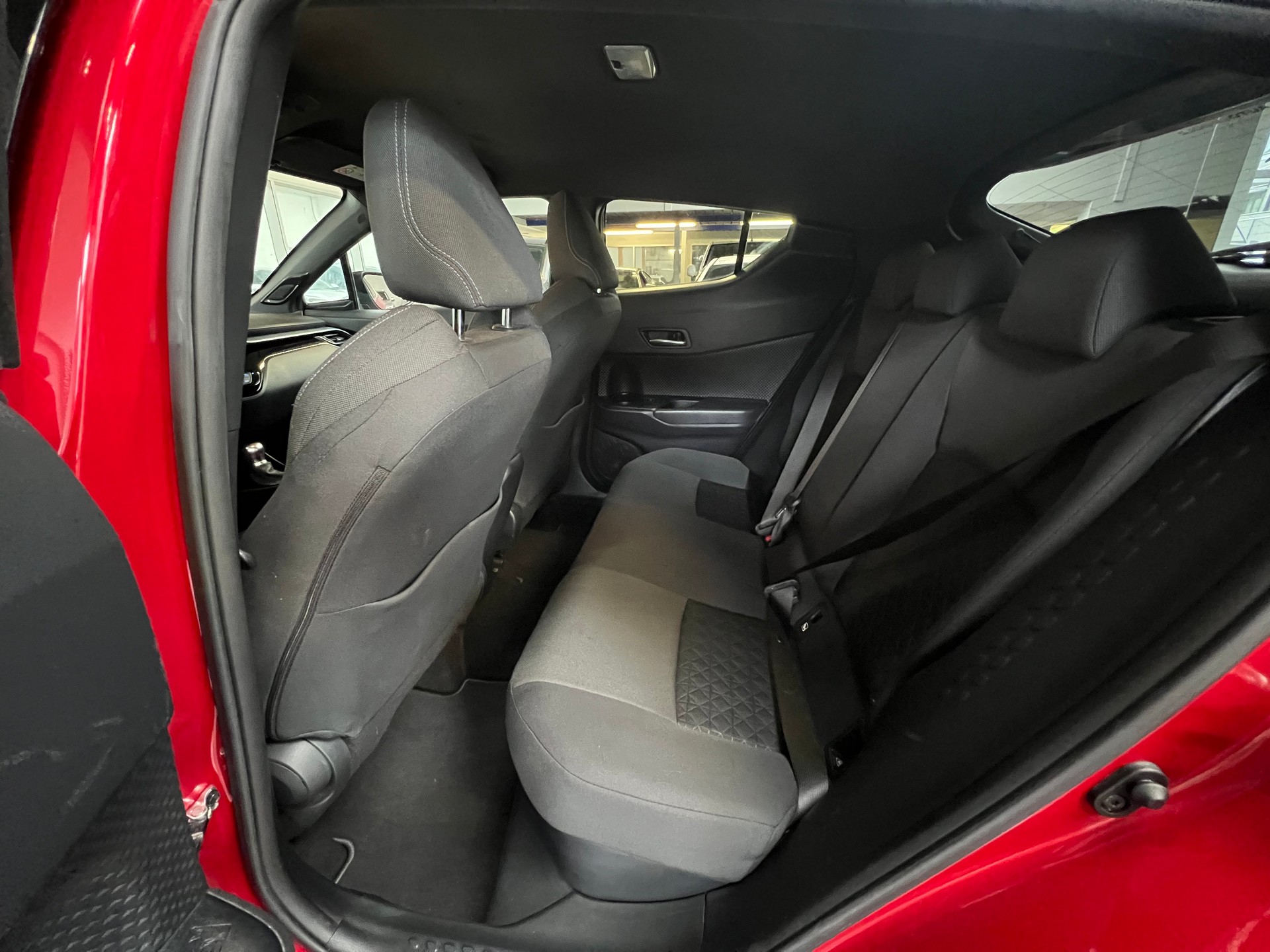 TOYOTA C-HR 2.0 HSD CVT Trend-image-8