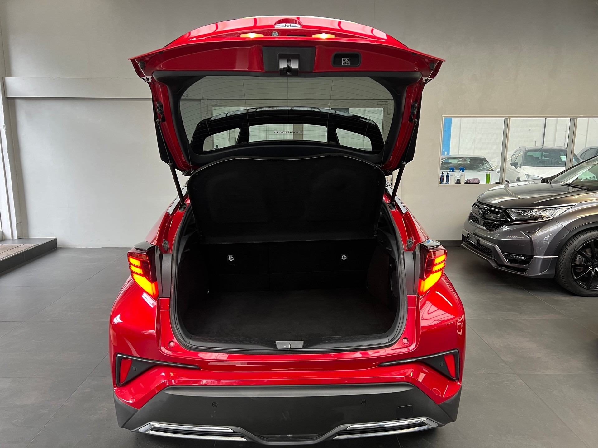TOYOTA C-HR 2.0 HSD CVT Trend-image-9
