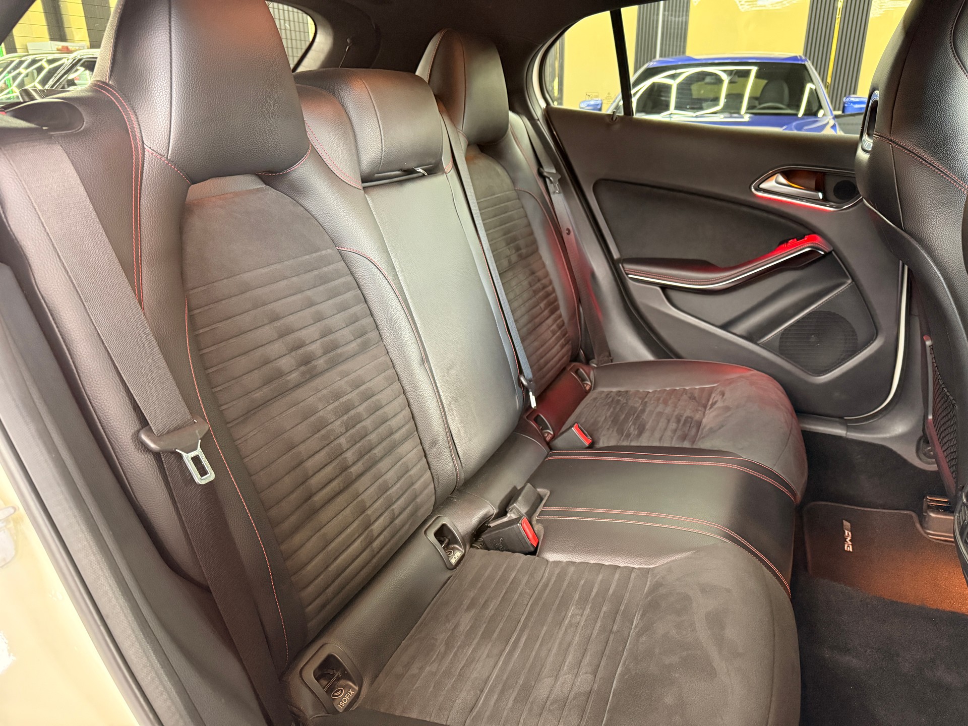 MERCEDES-BENZ GLA 250 AMG Line 4m-image-14