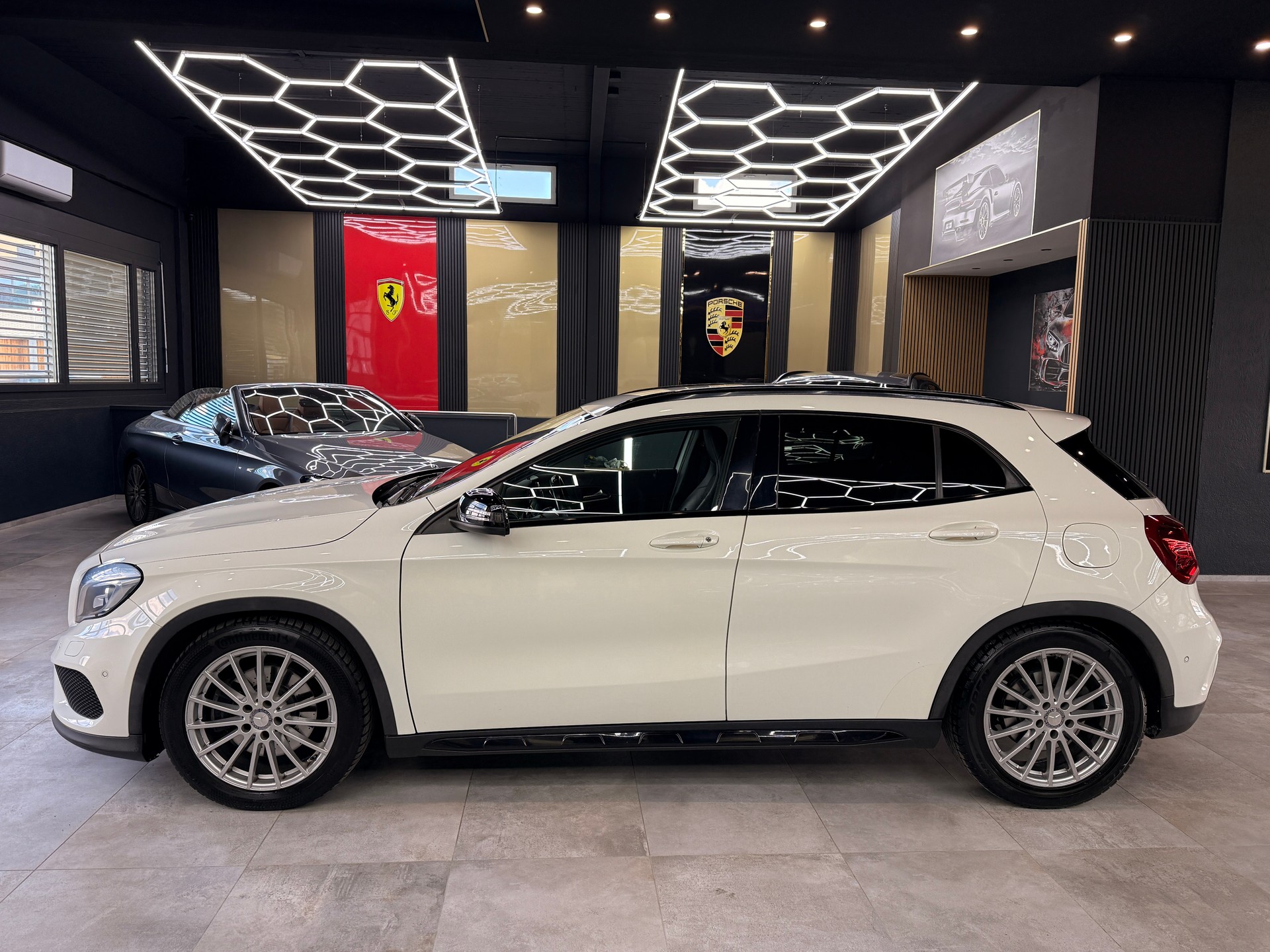 MERCEDES-BENZ GLA 250 AMG Line 4m-image-7