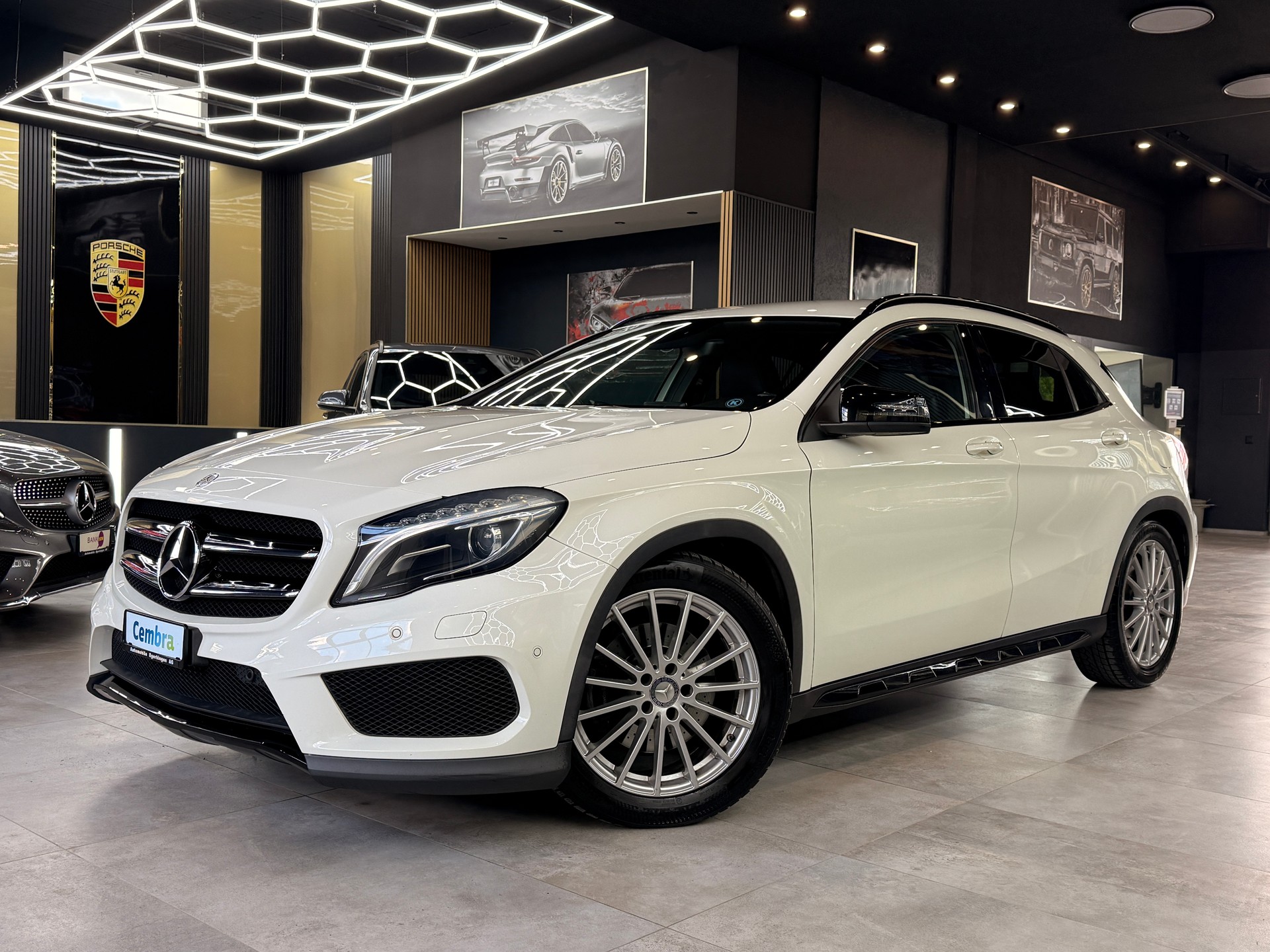 MERCEDES-BENZ GLA 250 AMG Line 4m