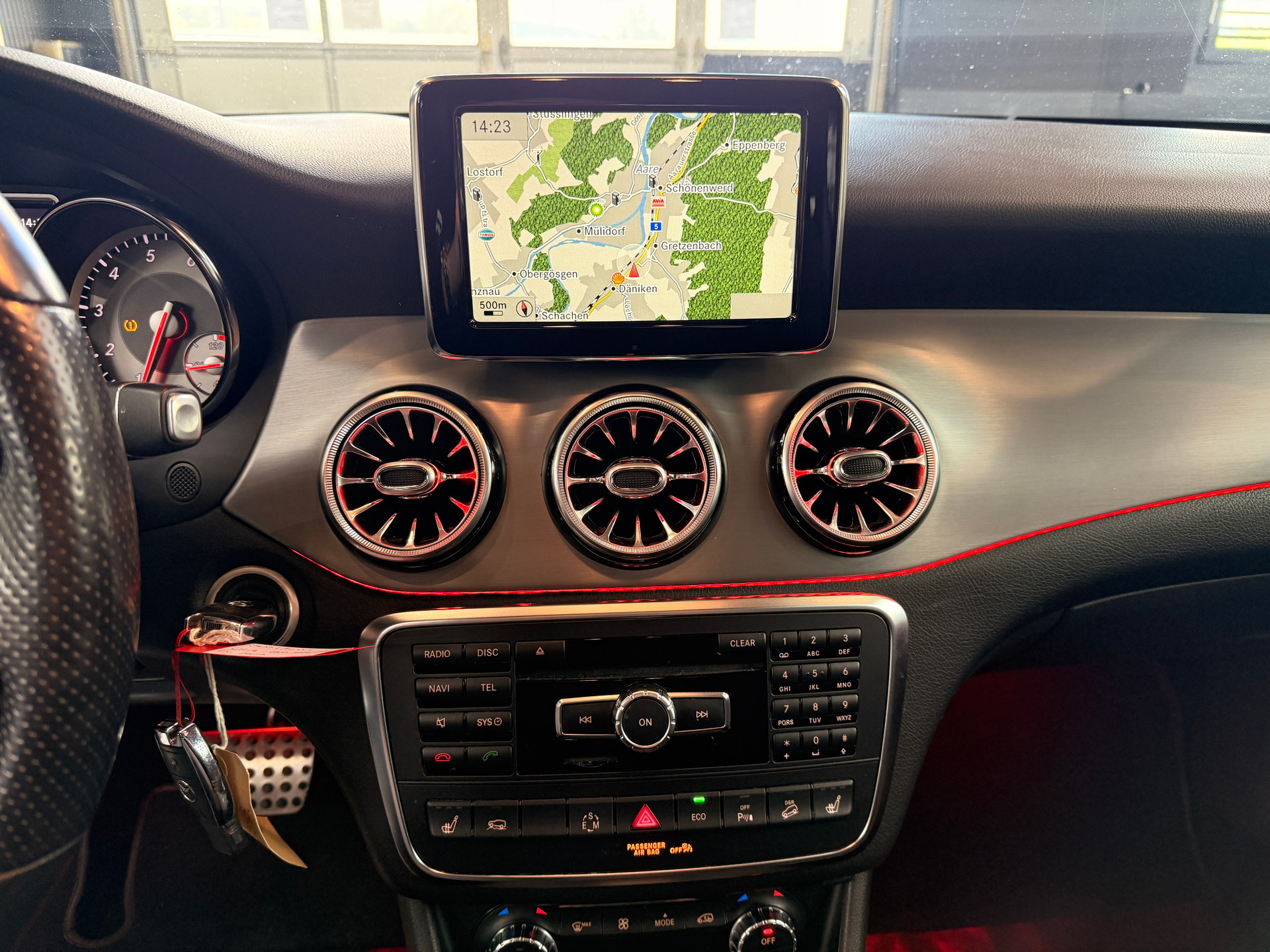 MERCEDES-BENZ GLA 250 AMG Line 4m-image-16
