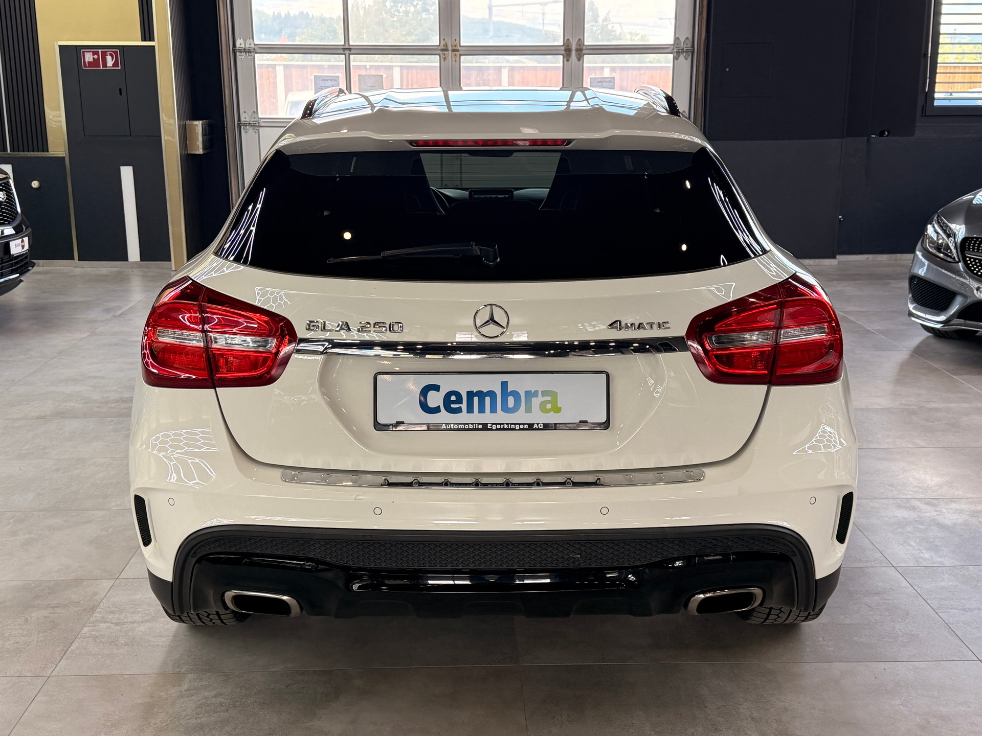 MERCEDES-BENZ GLA 250 AMG Line 4m-image-5