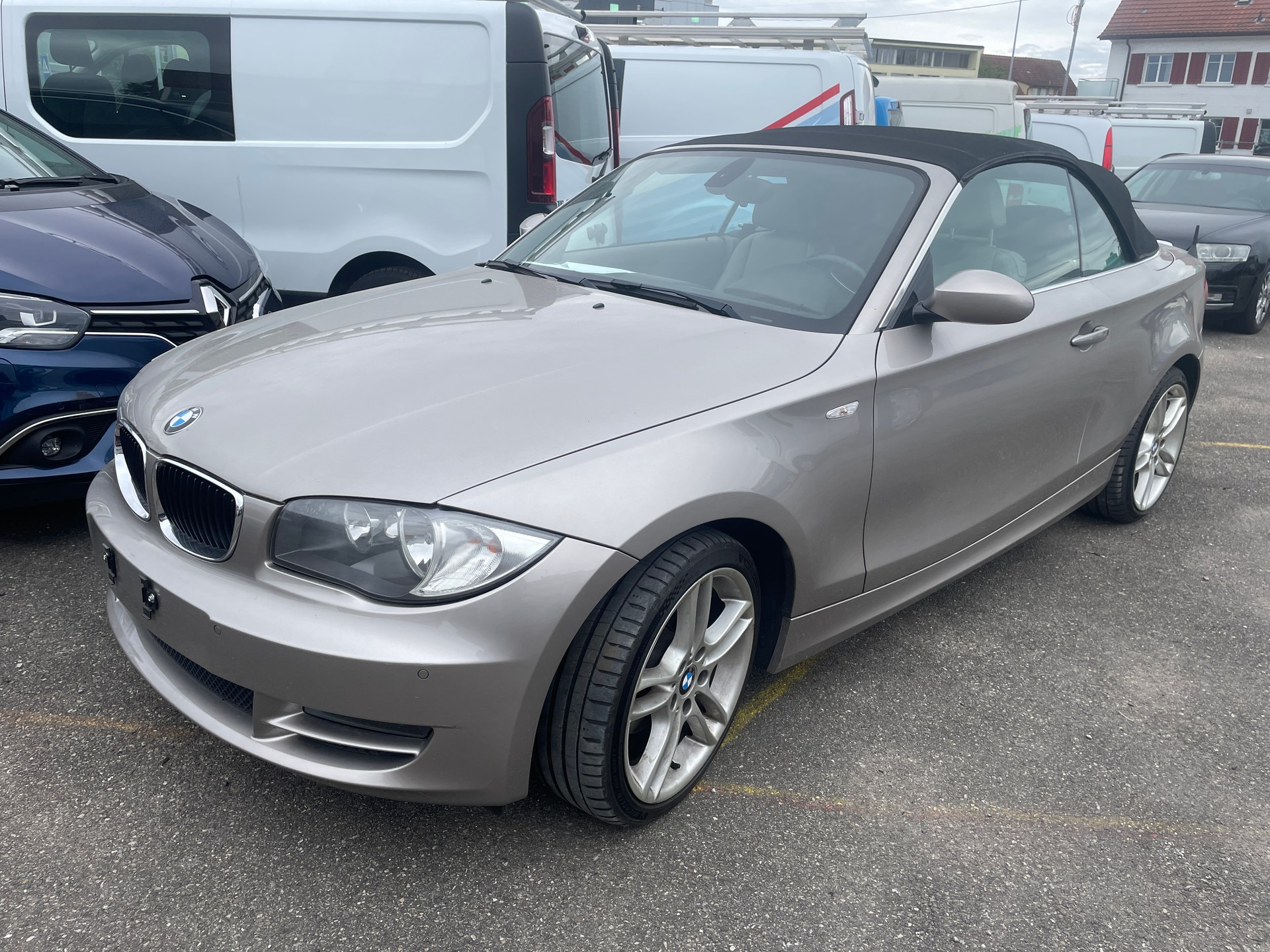 BMW 120i Cabrio Steptronic-image-1
