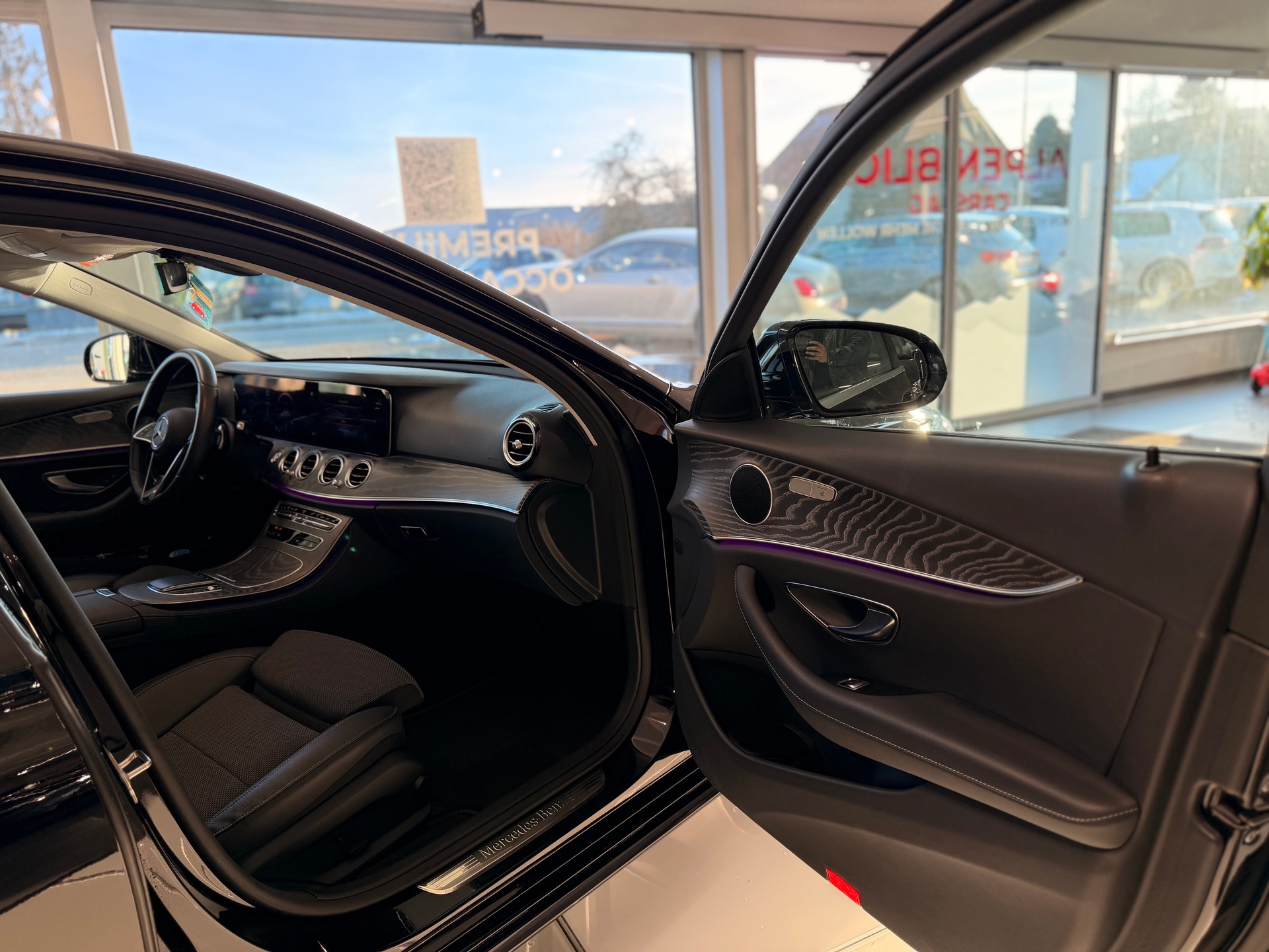 MERCEDES-BENZ E 200 d Avantgarde 9G-Tronic-image-22