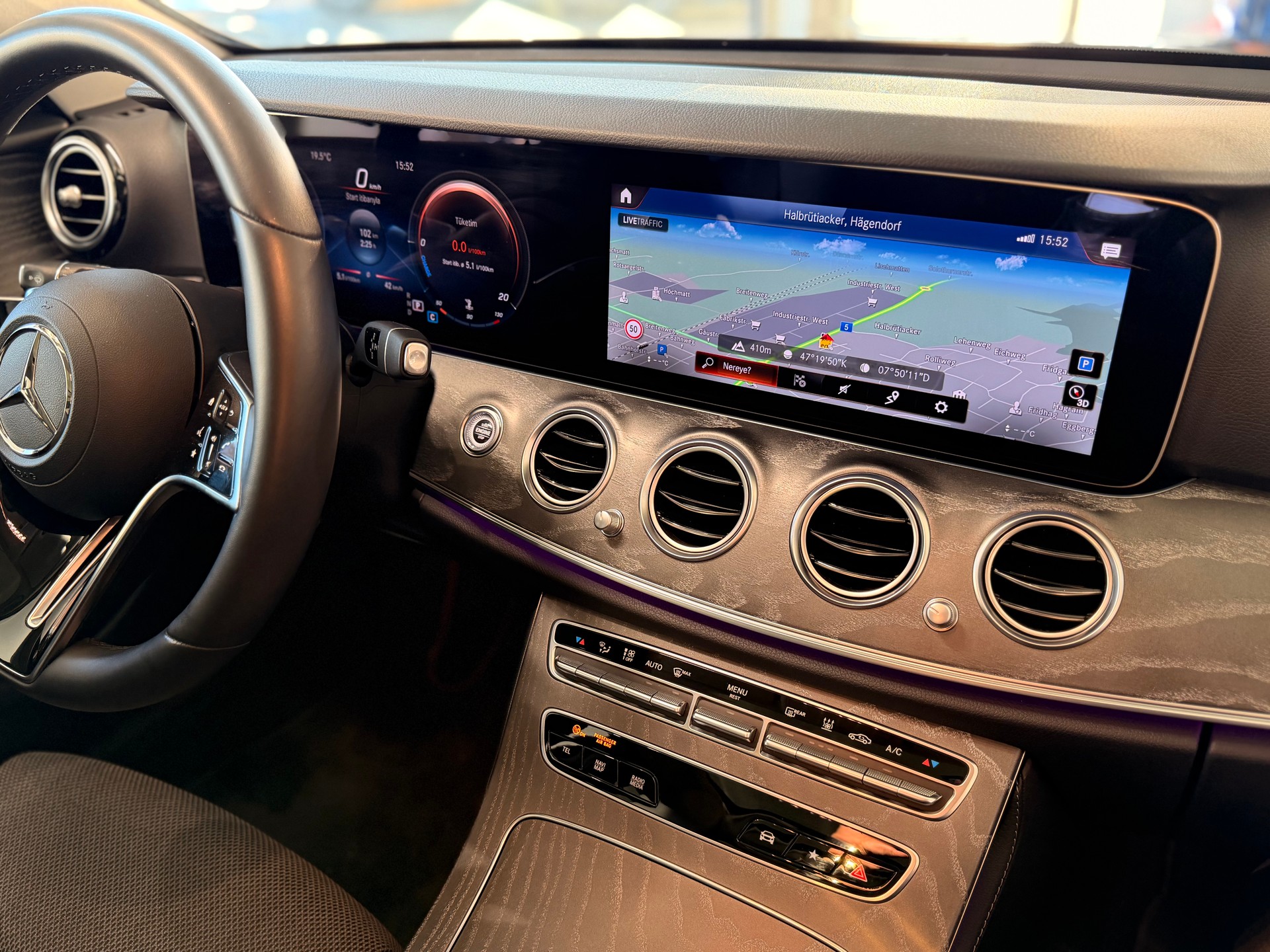 MERCEDES-BENZ E 200 d Avantgarde 9G-Tronic-image-25