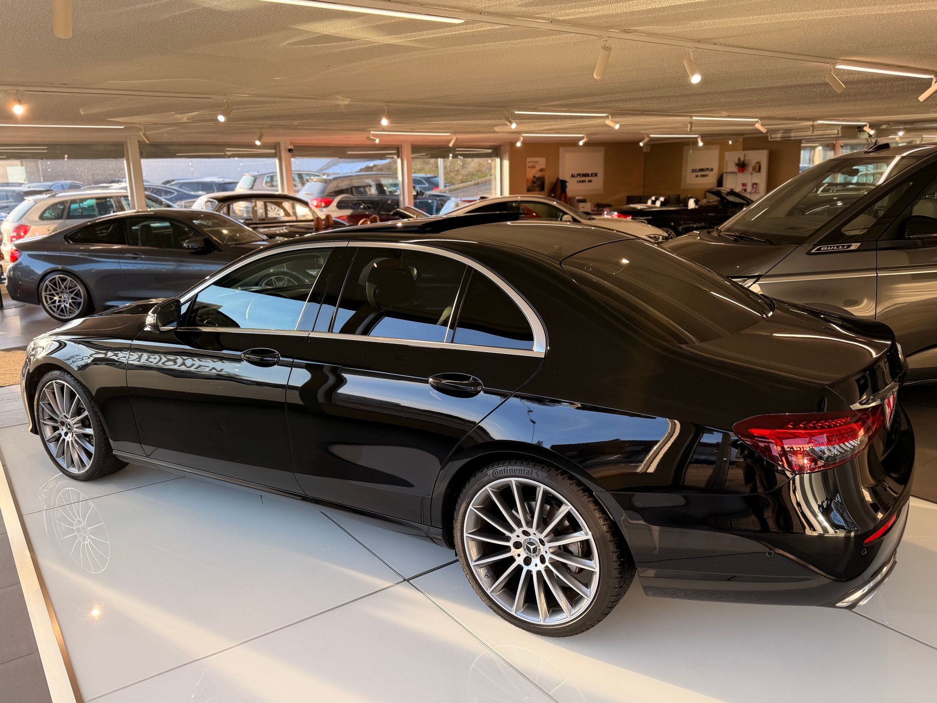 MERCEDES-BENZ E 200 d Avantgarde 9G-Tronic-image-13