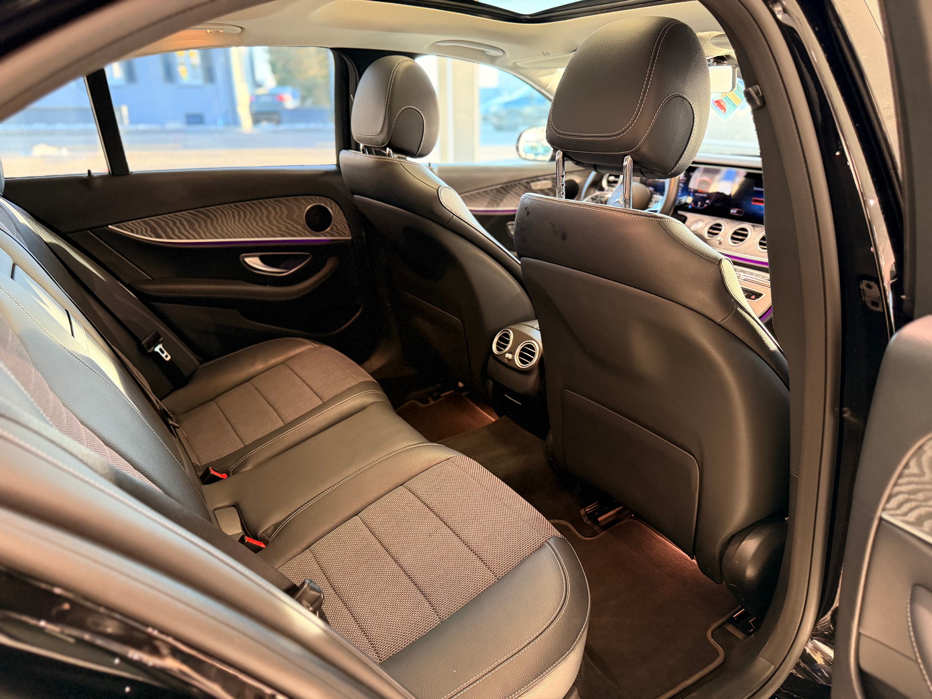 MERCEDES-BENZ E 200 d Avantgarde 9G-Tronic-image-21