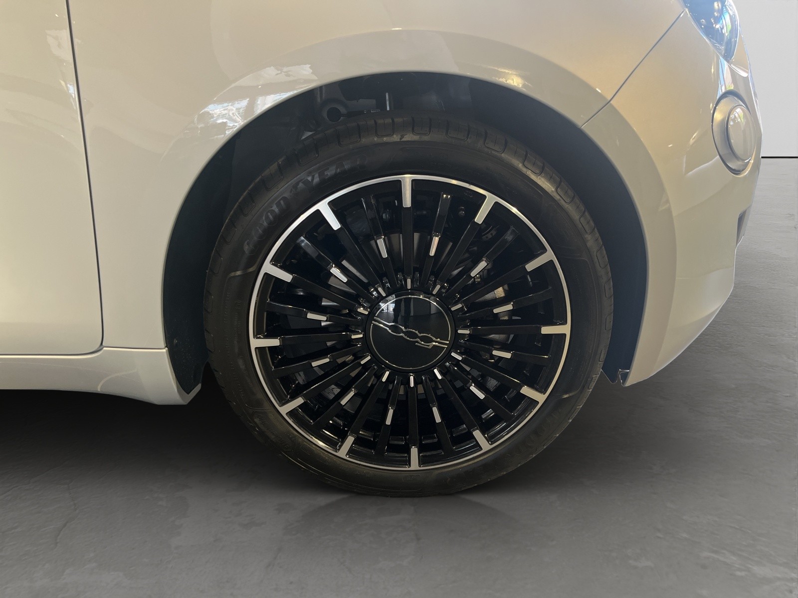 FIAT 500 Cabrio 1.0 Hybrid La Prima-image-9