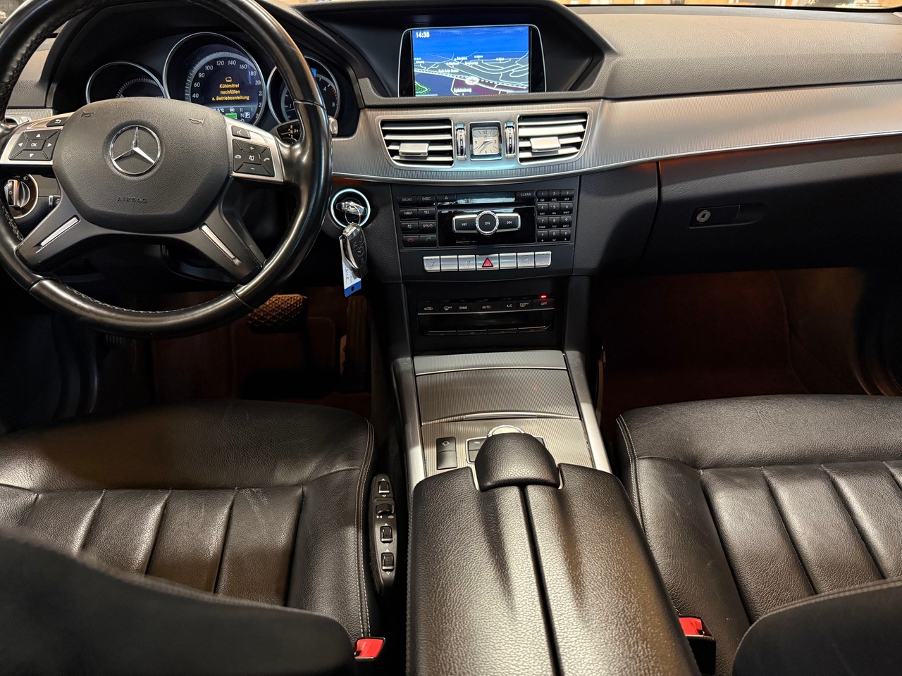 MERCEDES-BENZ E 300 BlueTEC Hybrid Elégance 7G-Tronic-image-10