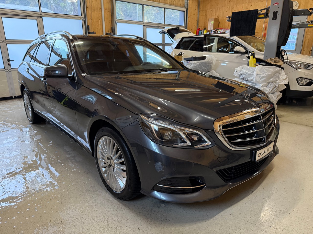 MERCEDES-BENZ E 300 BlueTEC Hybrid Elégance 7G-Tronic-showroom-element-2