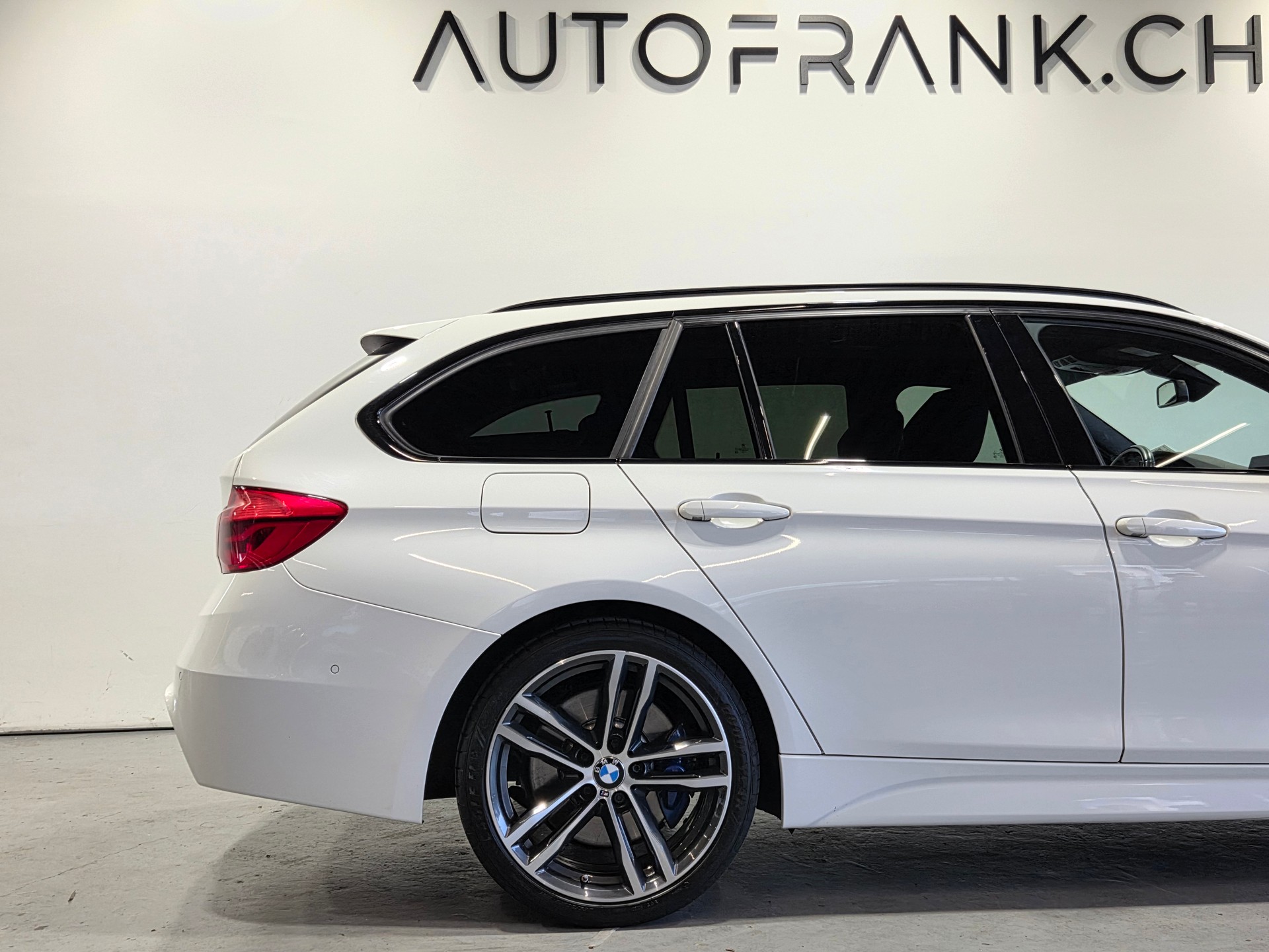 BMW 335d xDrive M-Sport Touring-image-5